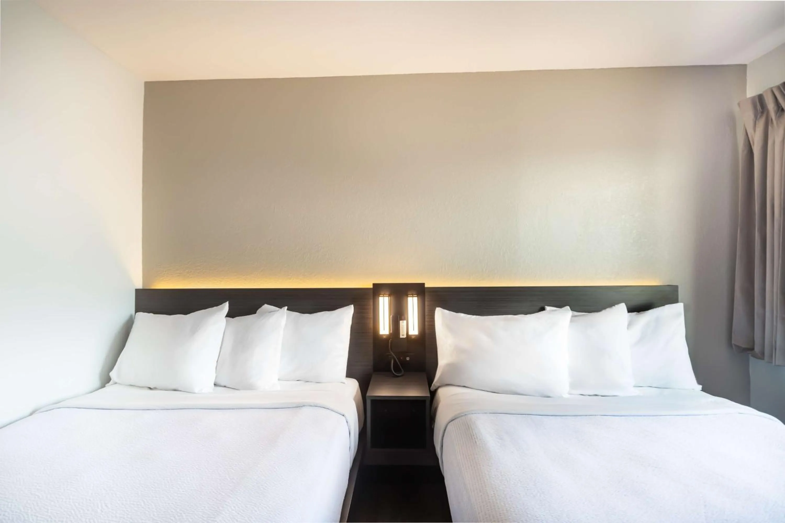 Deluxe Quadruple Room - Non-Smoking in Motel 6-Del Rio, TX