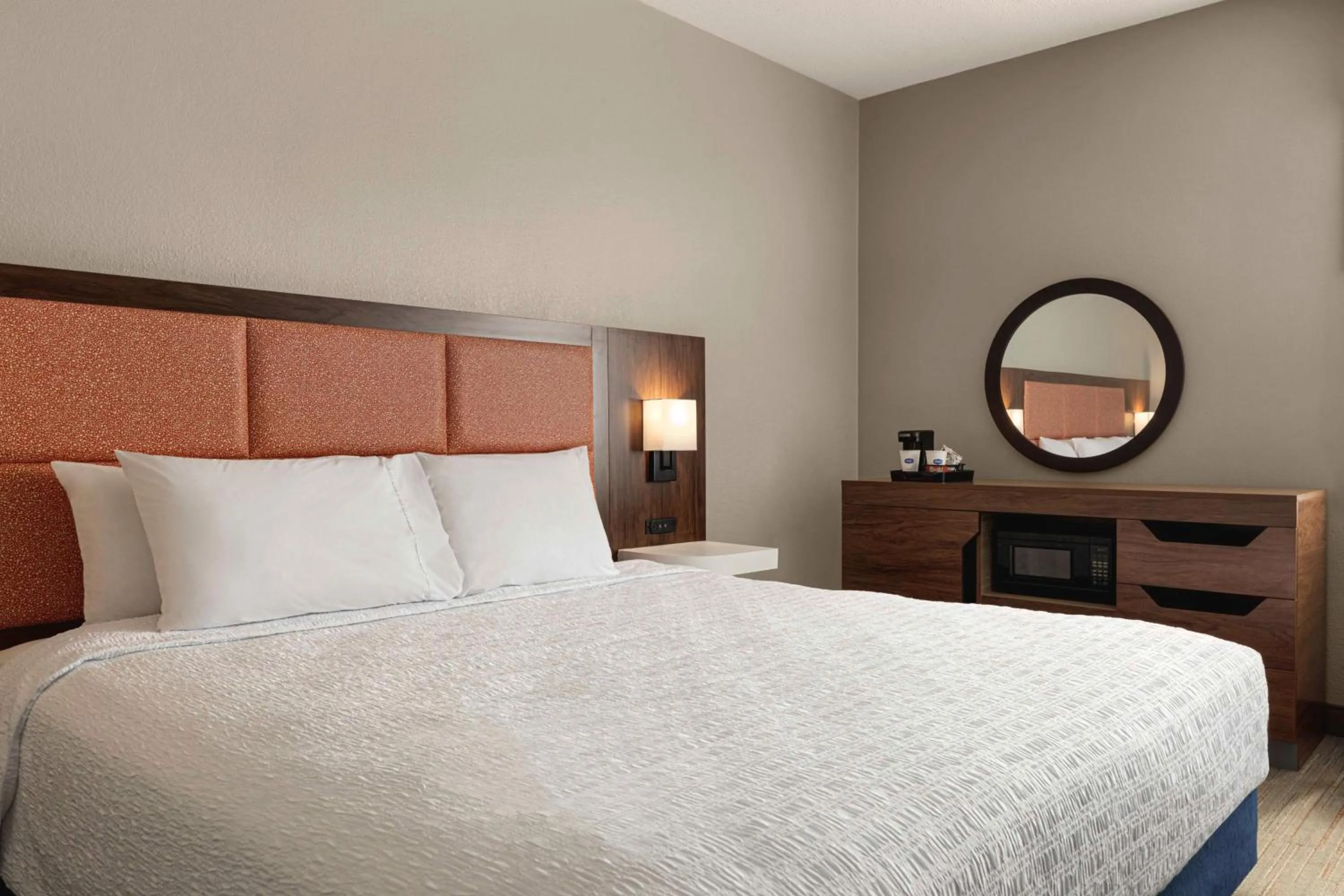 King Room - Mobility Access/Non-Smoking in Hampton Inn Charlottesville