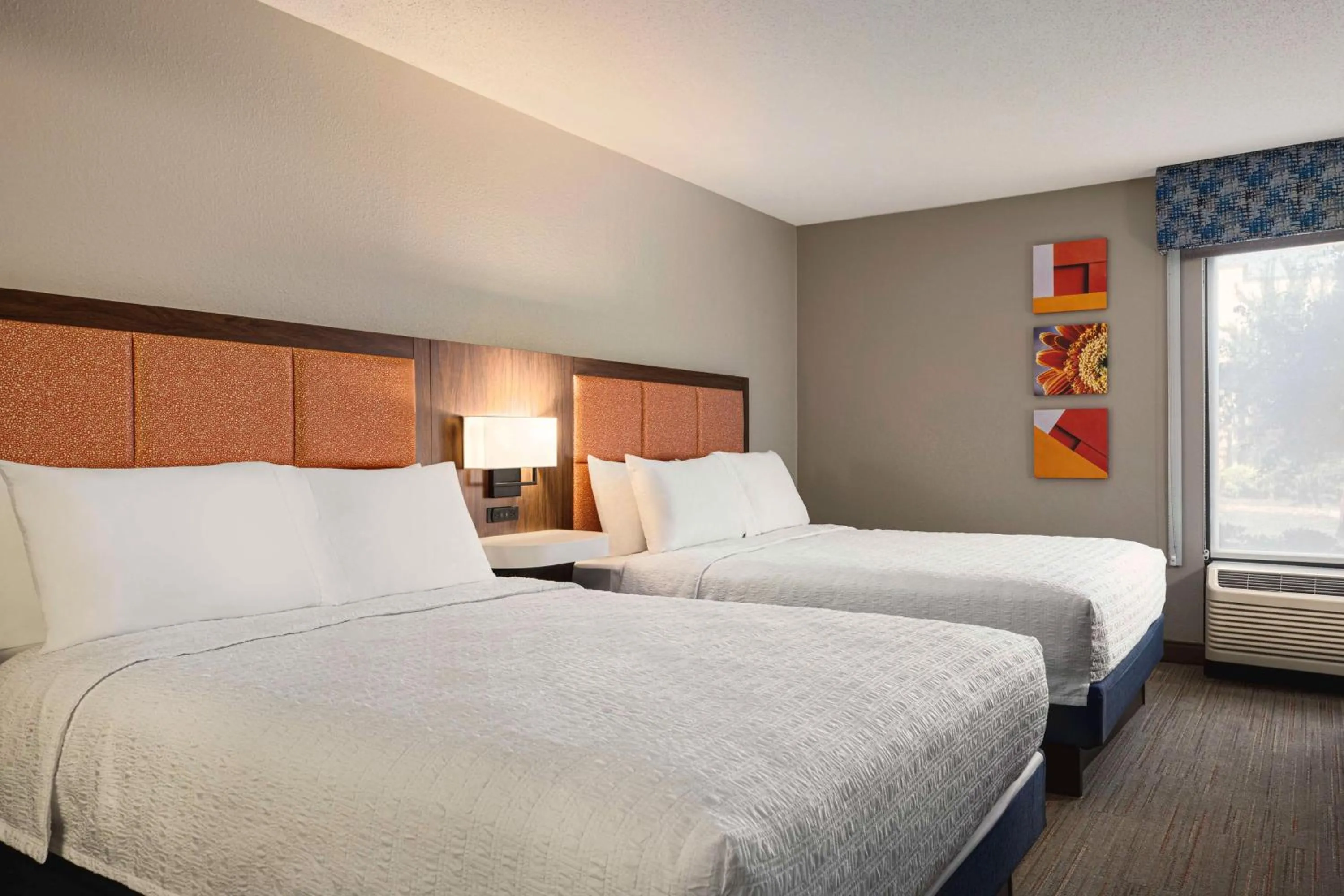 Queen Room with Two Queen Beds - Hearing Access/Non-Smoking in Hampton Inn Charlottesville