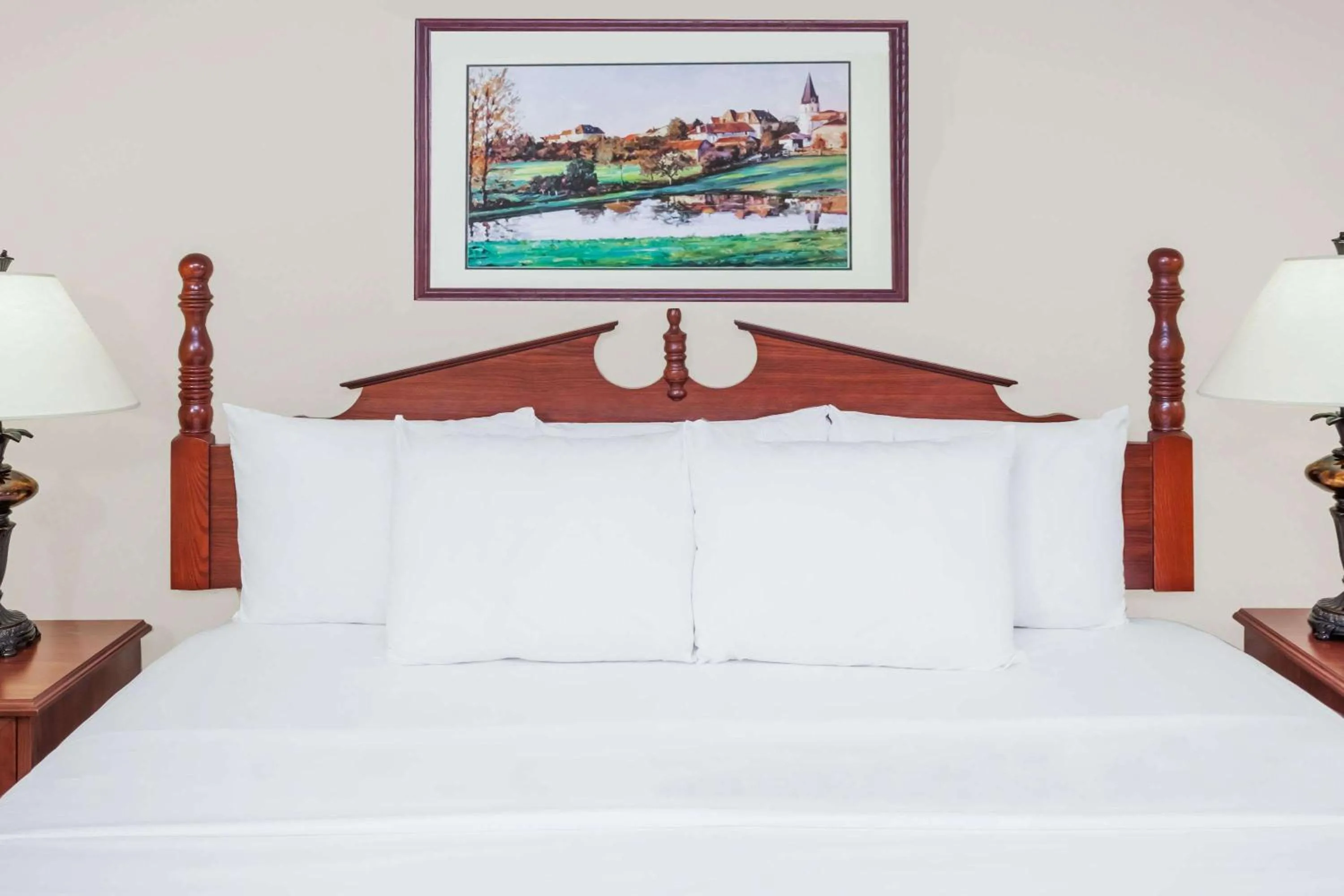 King Room - Non-Smoking in Baymont by Wyndham Elkhart