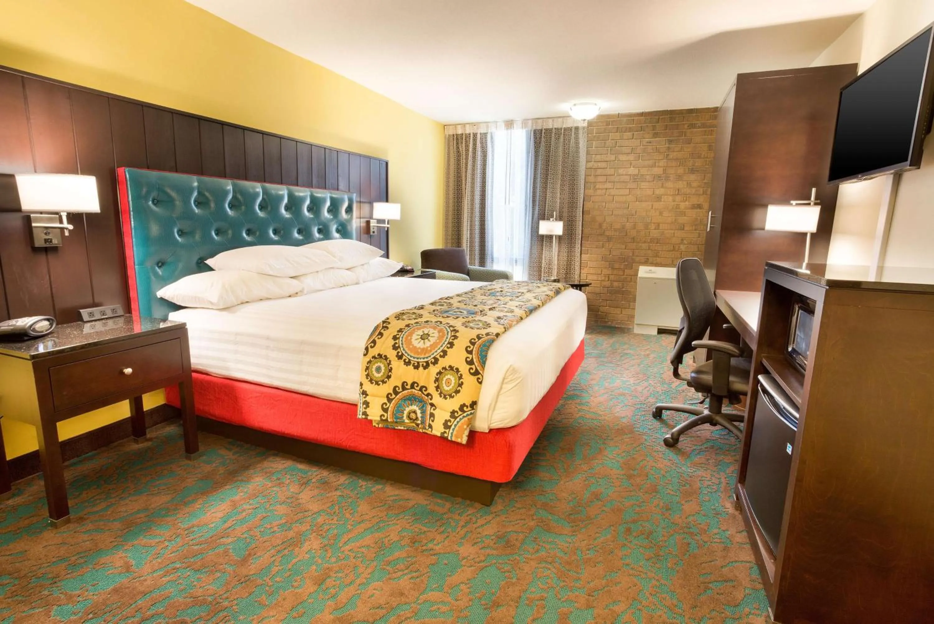 Deluxe King Room with Sofa Bed in Pear Tree Inn San Antonio Airport