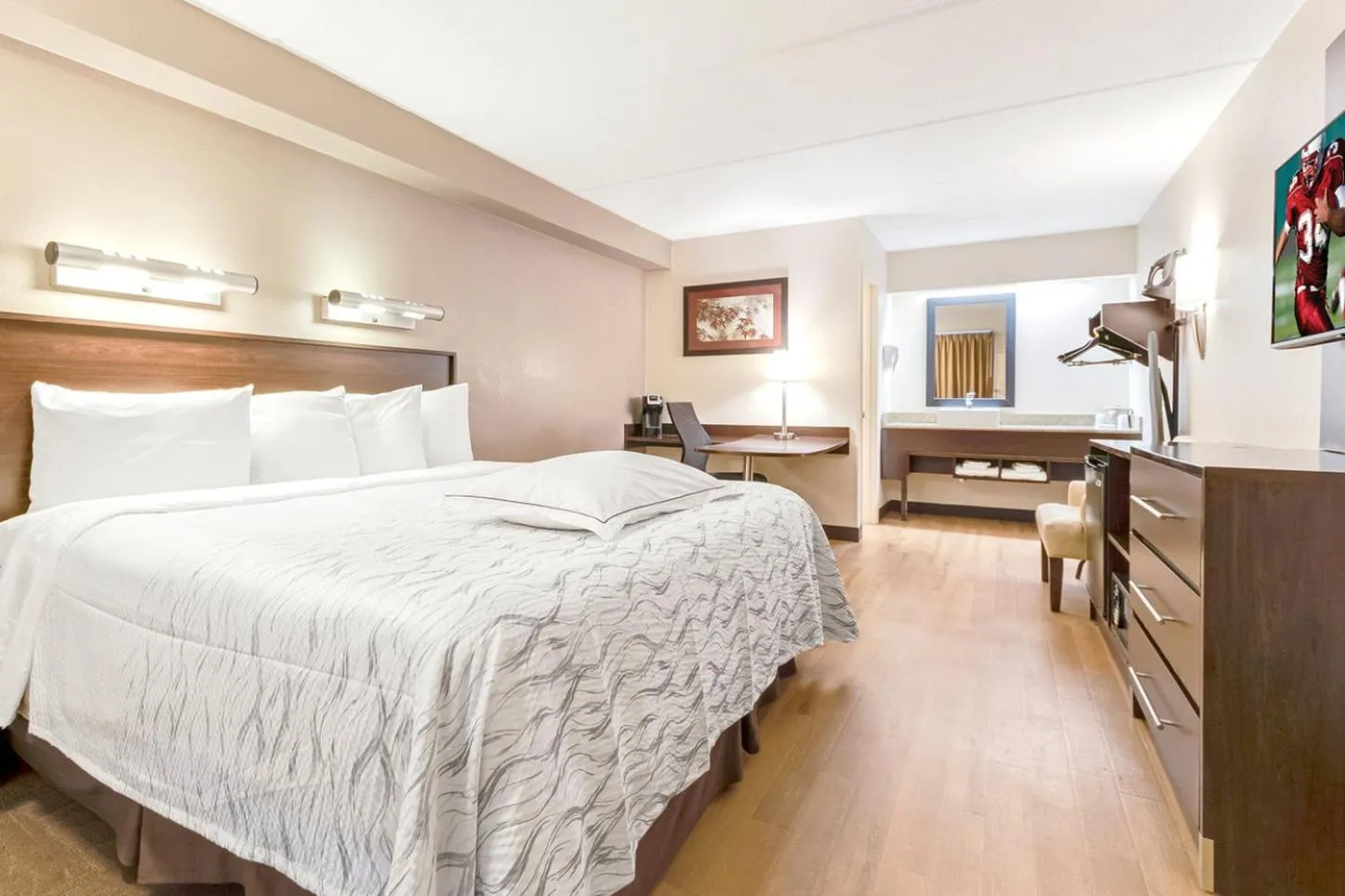 Premium King Room Disability Access Smoke Free in Red Roof Inn PLUS+ Mt Pleasant - Patriots Point