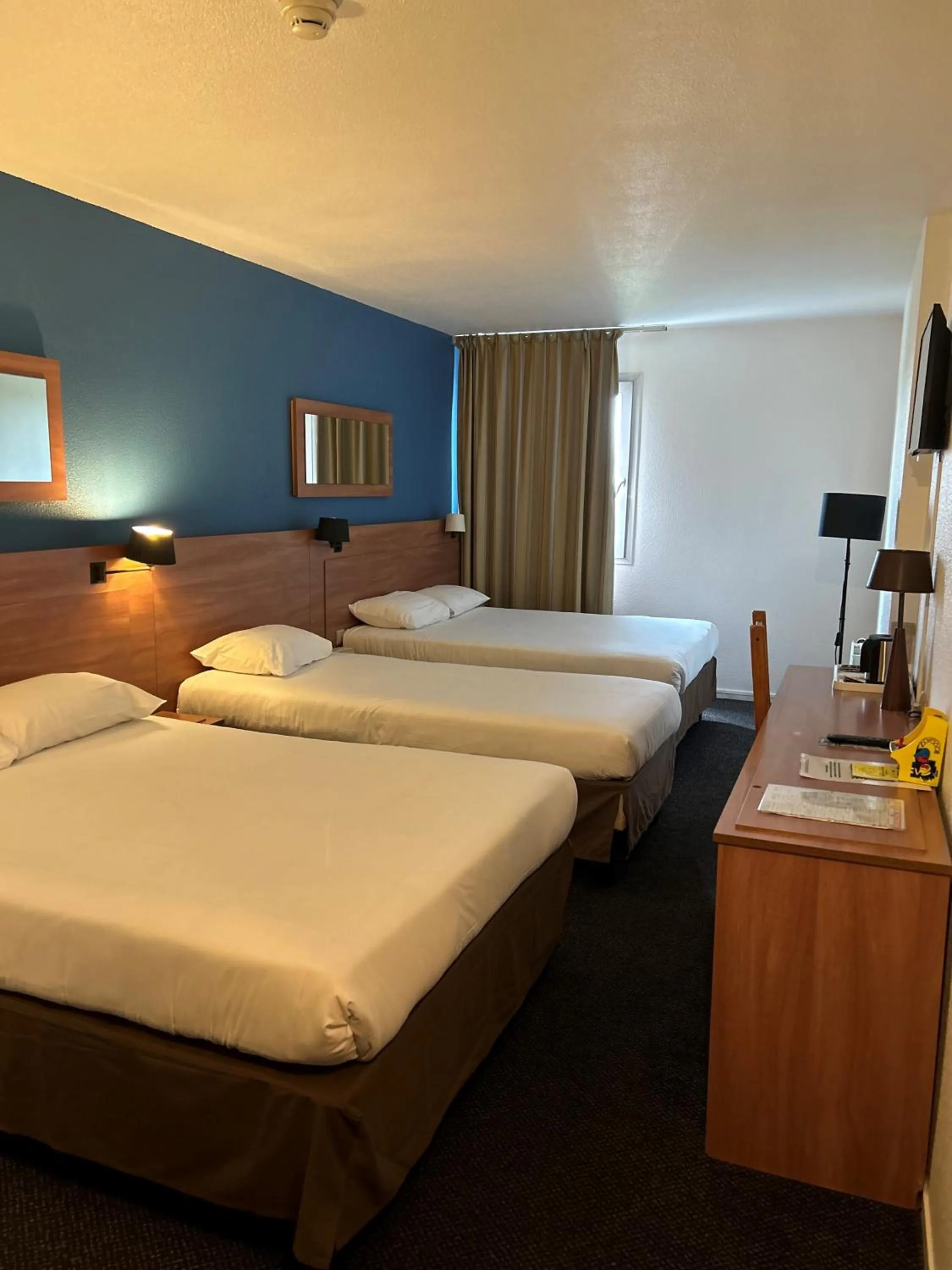 Standard - 1 Double Bed 3 Single Beds in Kyriad Marne-La-Vallée Torcy