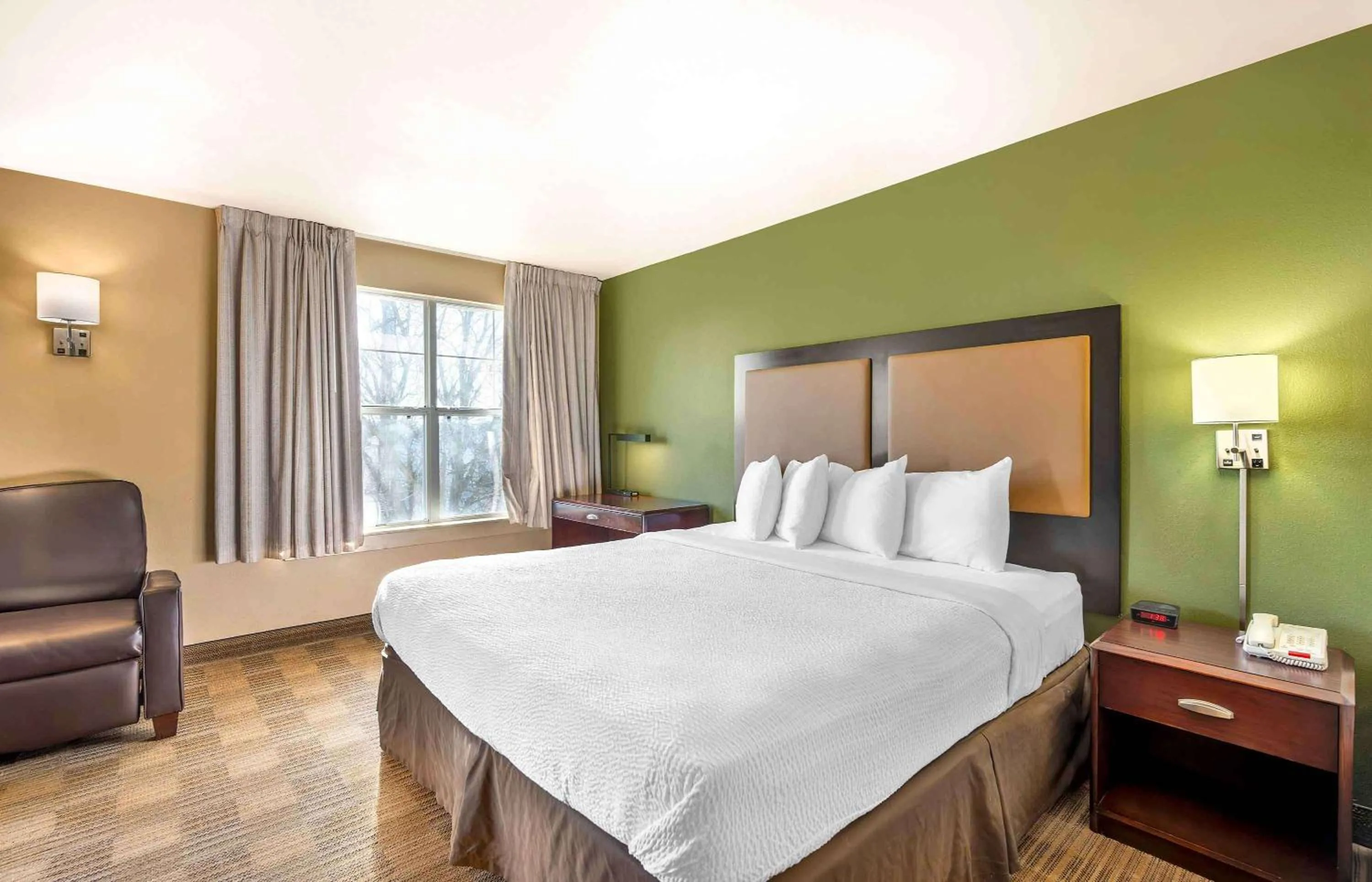 Deluxe Studio with 1 King Bed - Non-Smoking in Extended Stay America Suites - Columbus - Polaris