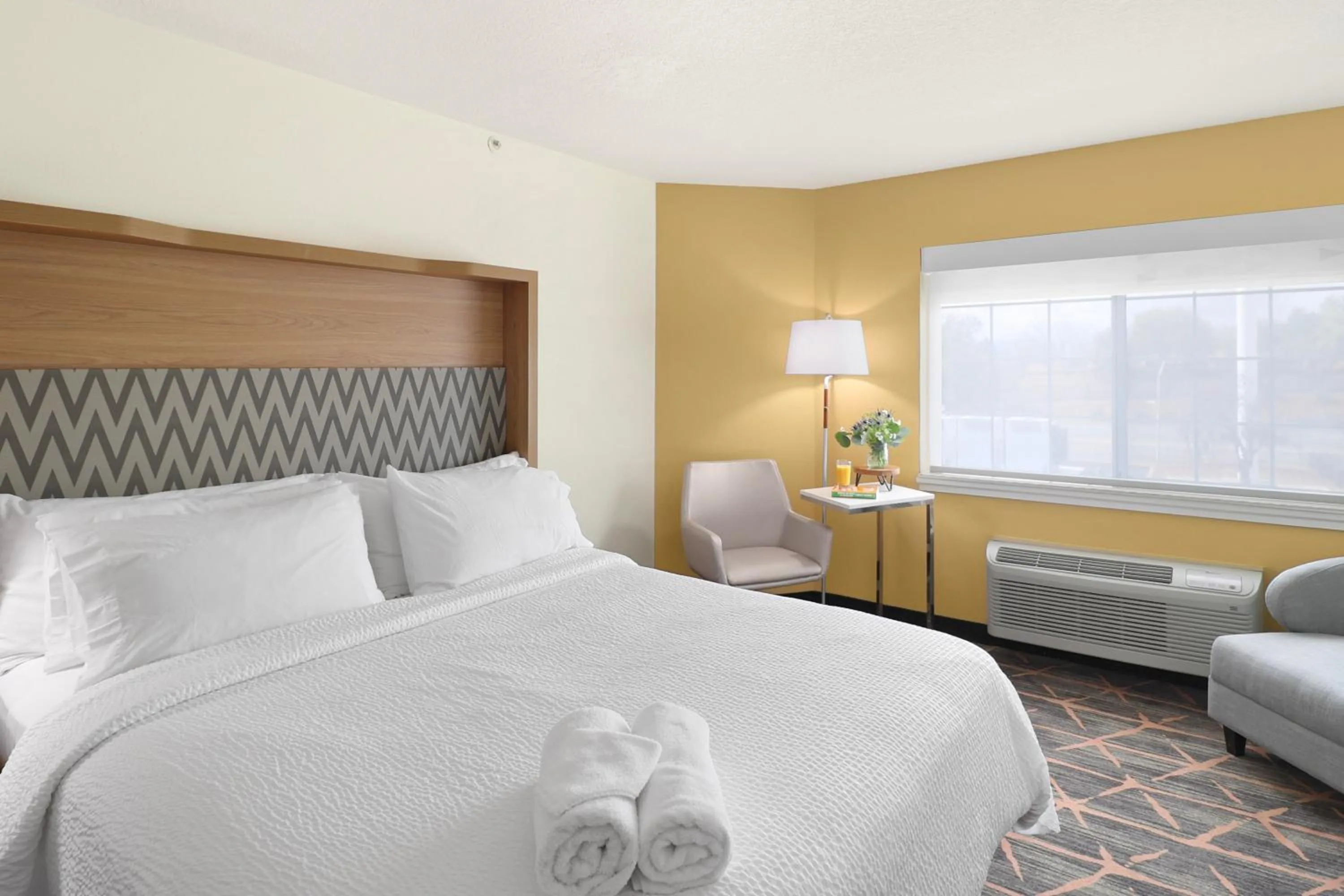 Premium King Room in Holiday Inn Redding by IHG