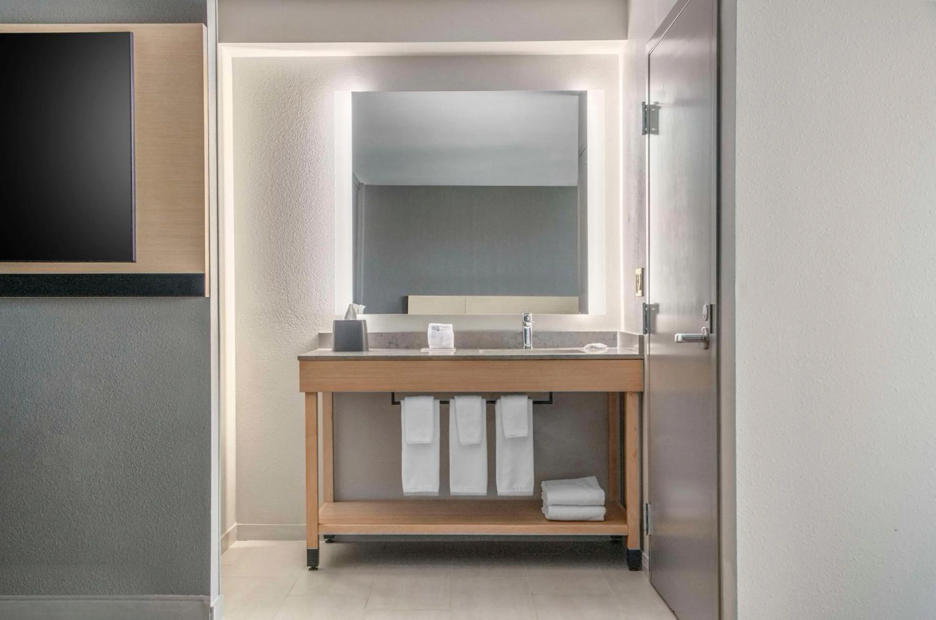 Queen Room with Two Queen Beds and Sofa Bed - High Floor in Hyatt Place Riverside Downtown