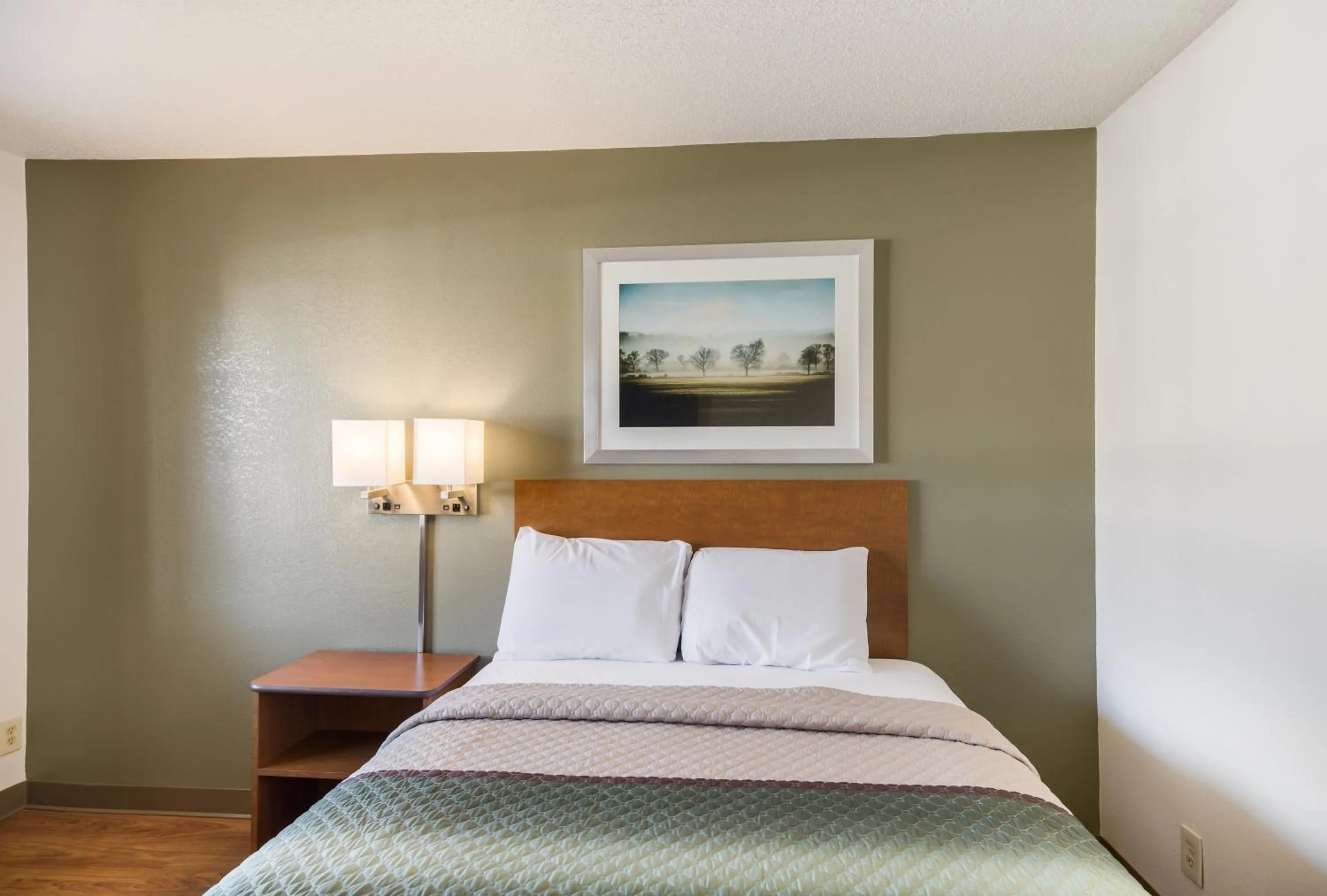 Studio Queen Room Non-Smoking in HomeTowne Studios by Red Roof Spartanburg - Asheville Highway