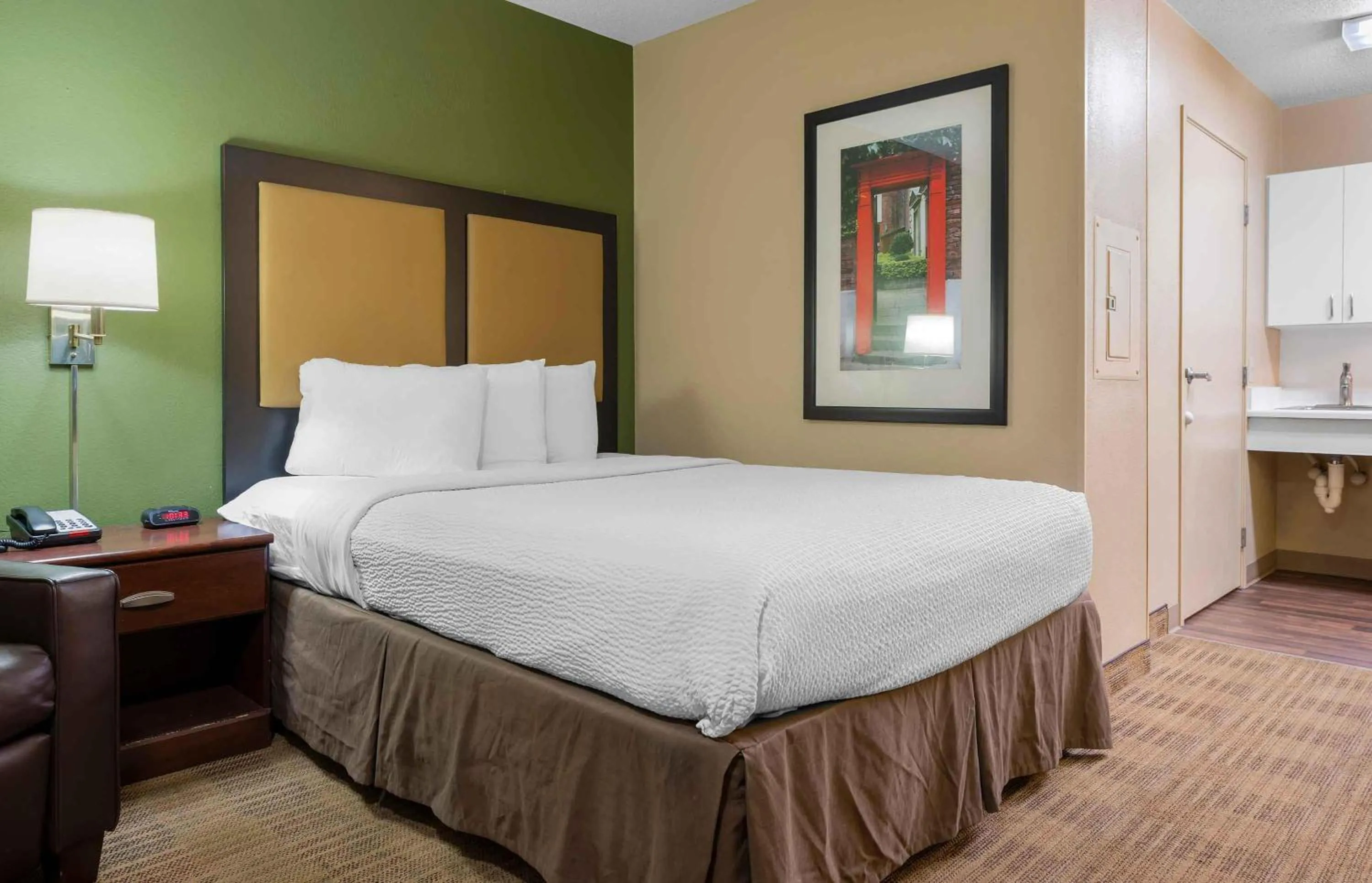 Queen Studio with One Queen Bed - Disability Access/Non-Smoking in Extended Stay America Suites - Cincinnati - Springdale - I-275