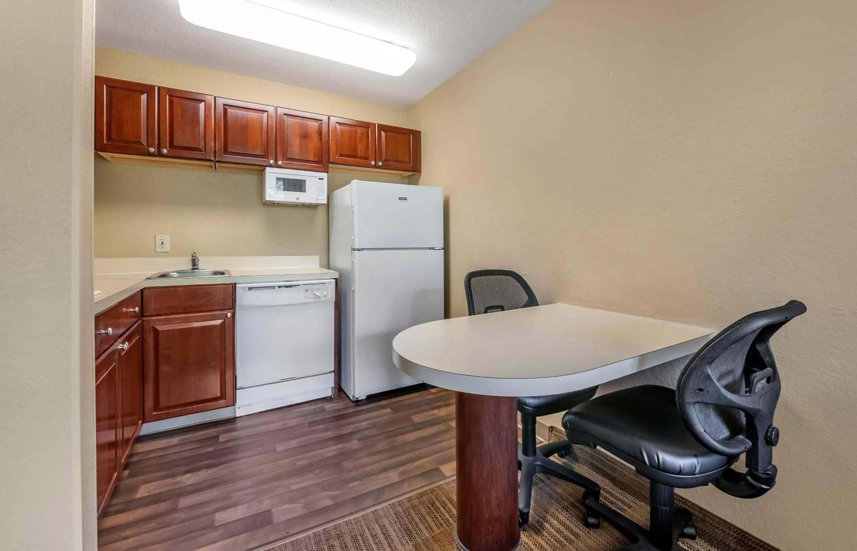 Deluxe Studio with with 1 Queen Bed - Non-Smoking in Extended Stay America Suites - Jacksonville - Deerwood Park