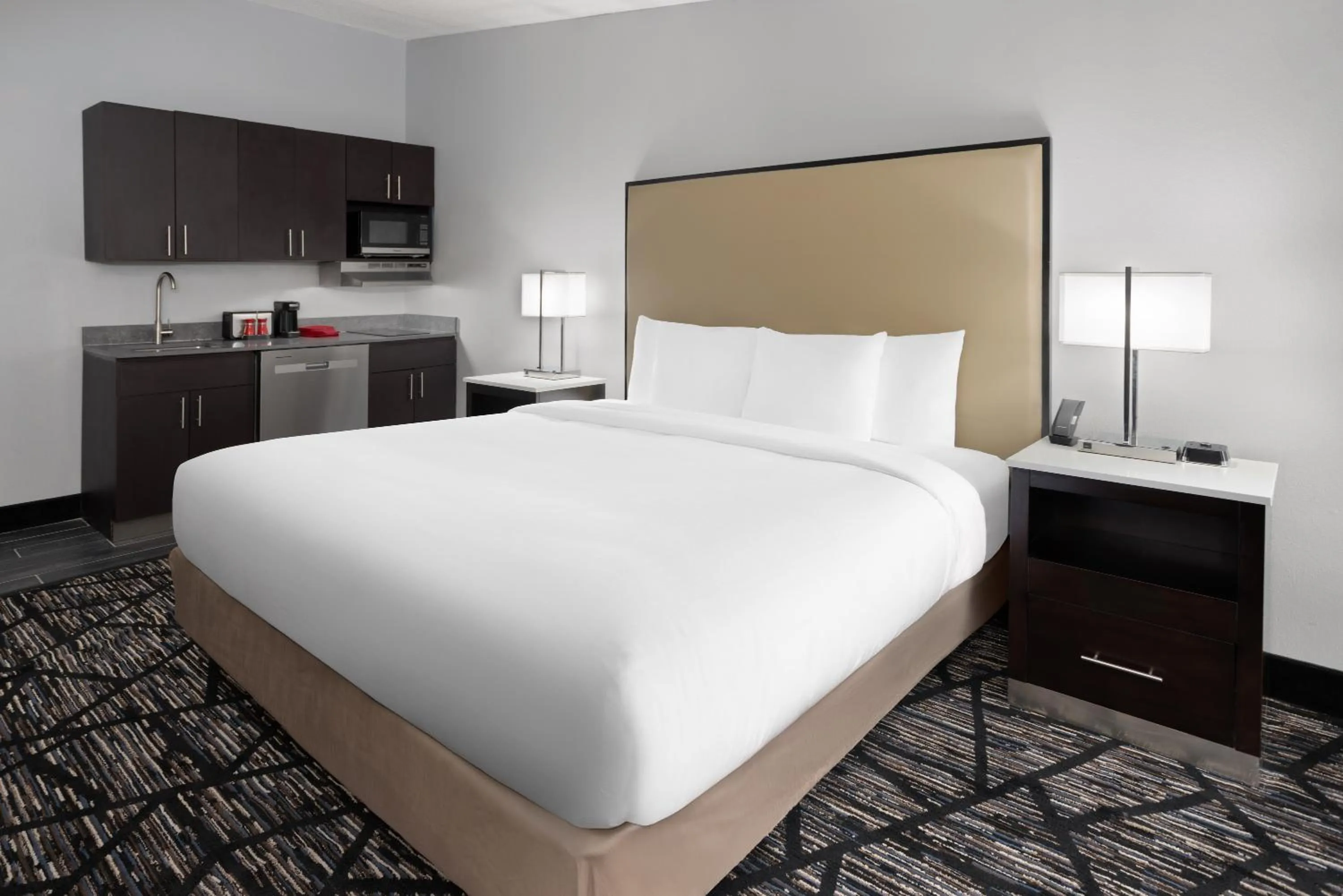 Queen Room - Non-Smoking in Hawthorn Extended Stay by Wyndham Chambersburg