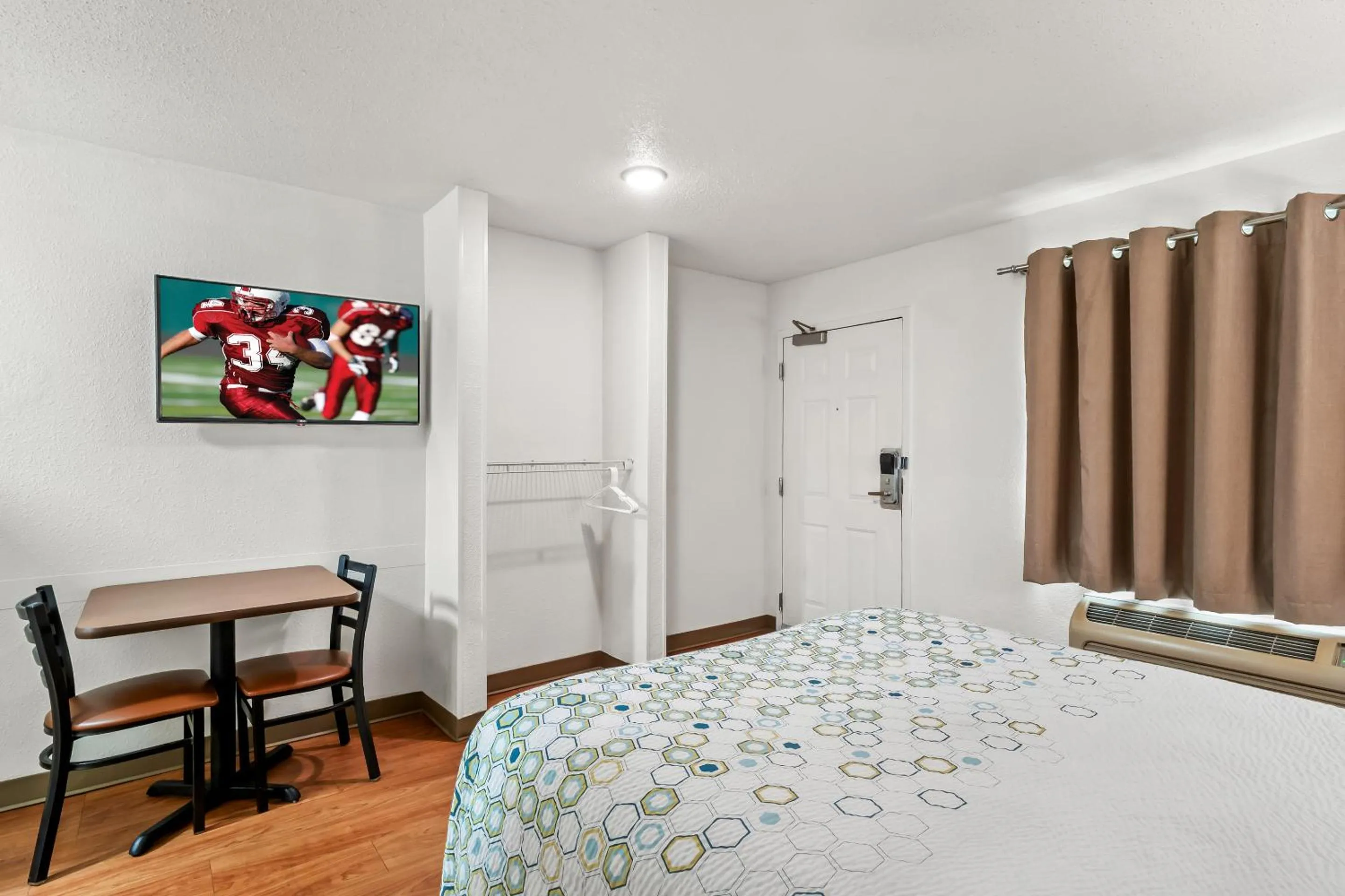 Studio Queen Room Disability Access Non-Smoking in HomeTowne Studios by Red Roof Detroit - Livonia