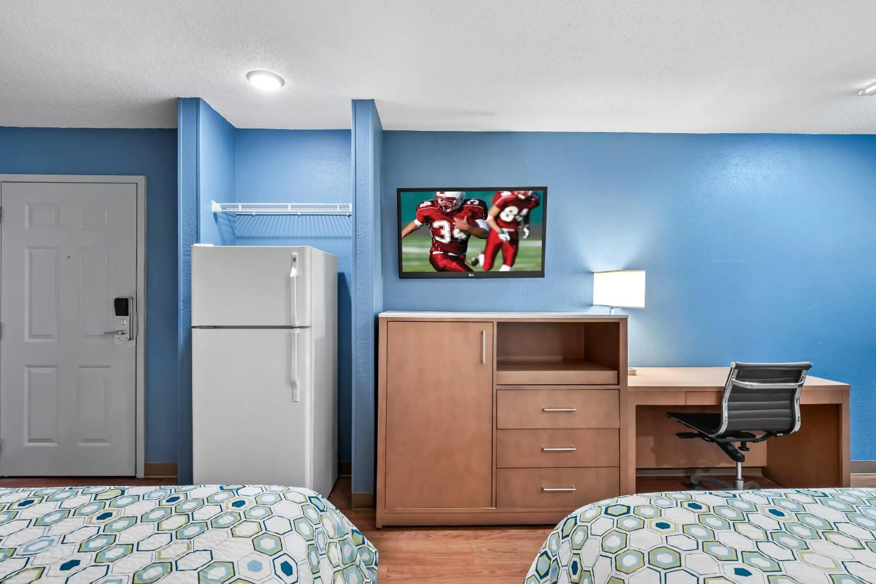 Studio with Two Queen Beds Non - Smoking in HomeTowne Studios by Red Roof Detroit - Livonia