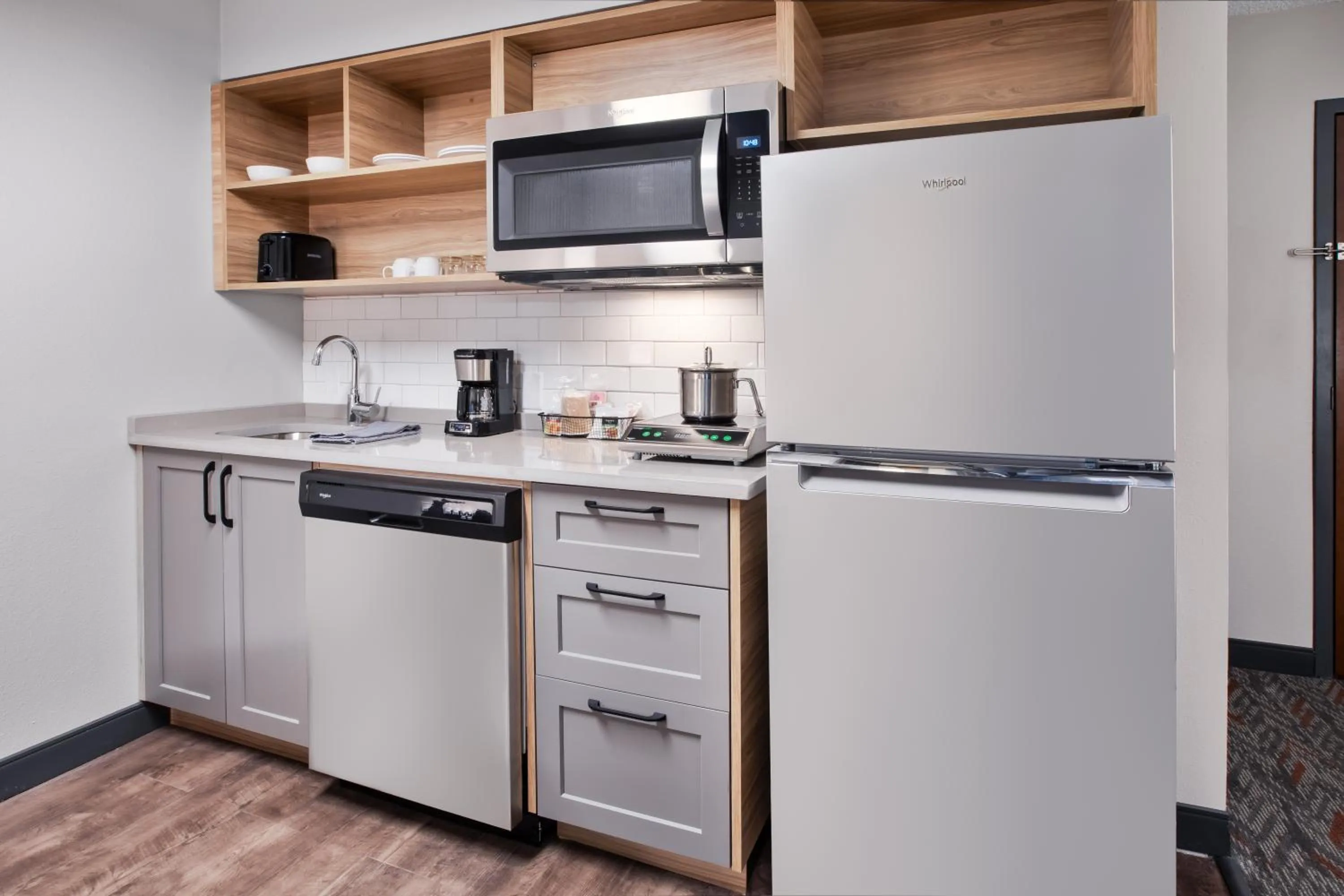 Standard King Room with Walk-In Shower in Candlewood Suites - Cincinnati Northeast - Mason by IHG