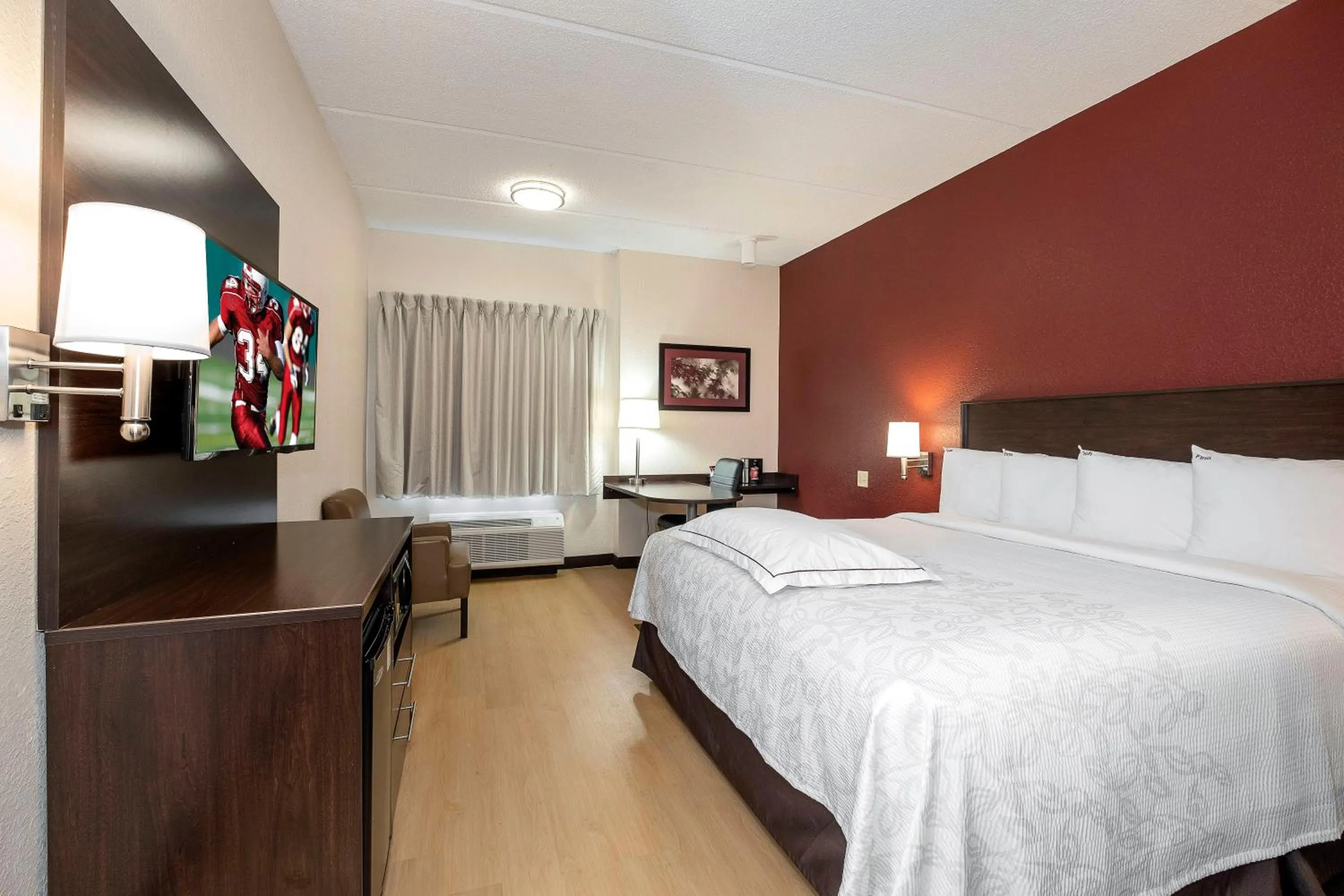 Premium Suite King Smoke Free (Upgraded Bedding and Snack Box) in Red Roof Inn PLUS+ Jacksonville – Southpoint