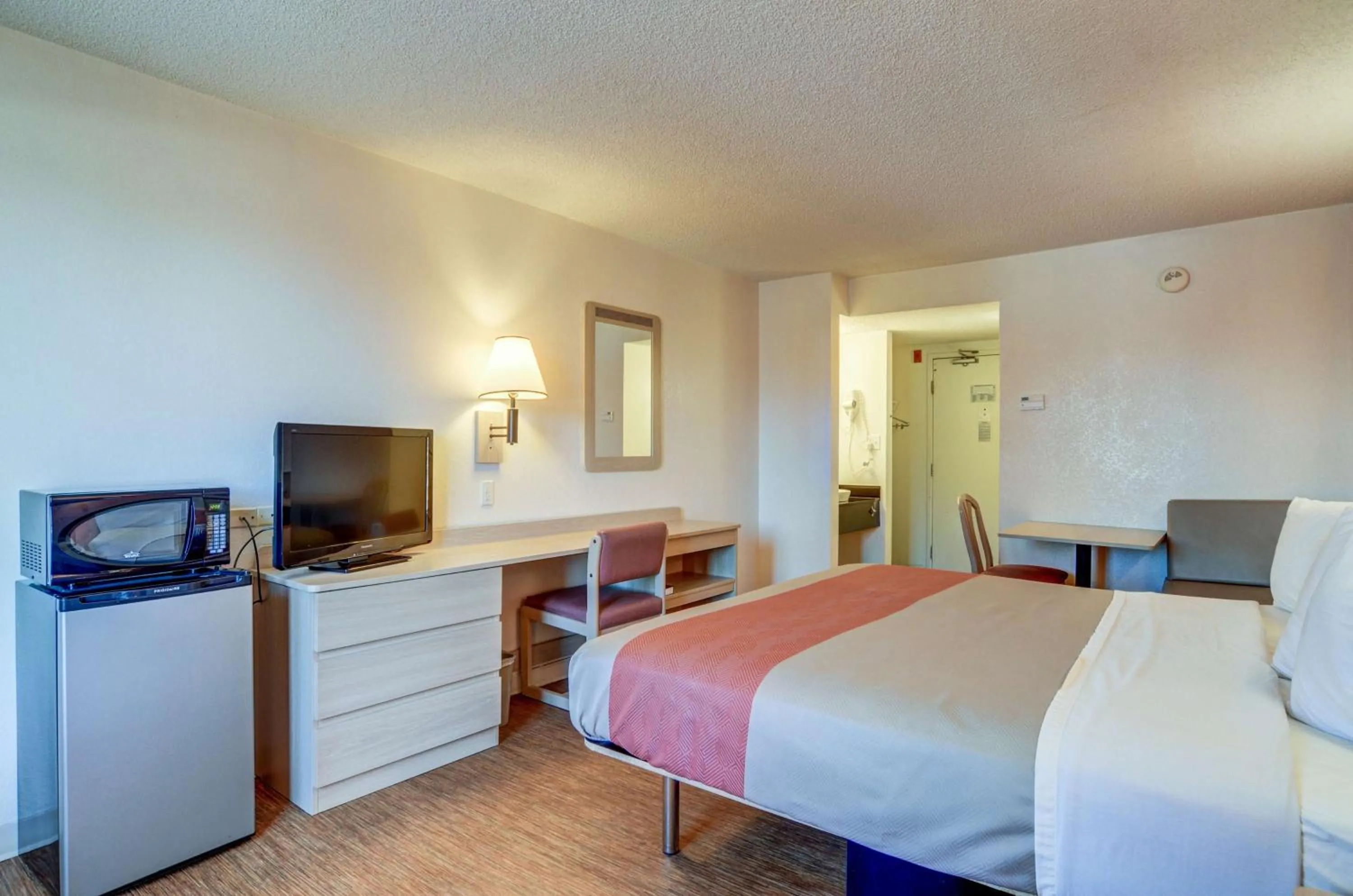King Room - single occupancy - Non-Smoking in Motel 6-Greenwood Village, CO - Denver - South Tech Center