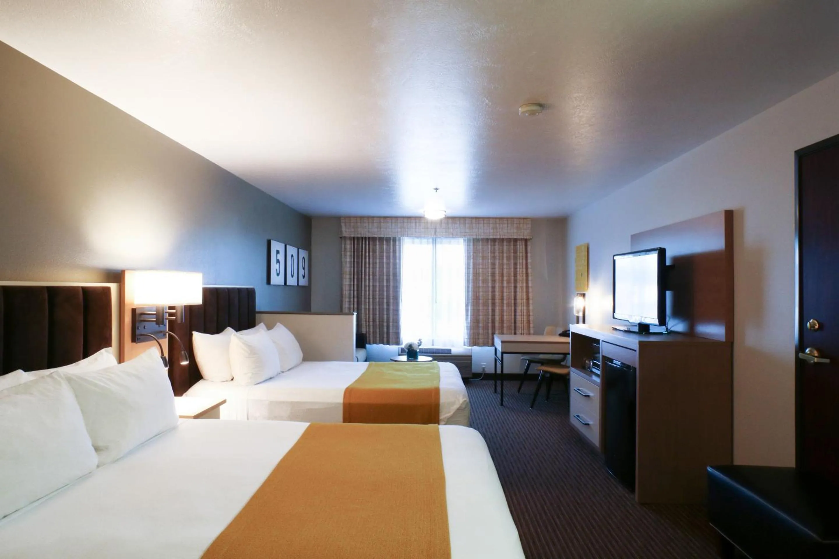 2 Queen Suite in Oxford Suites Spokane Valley