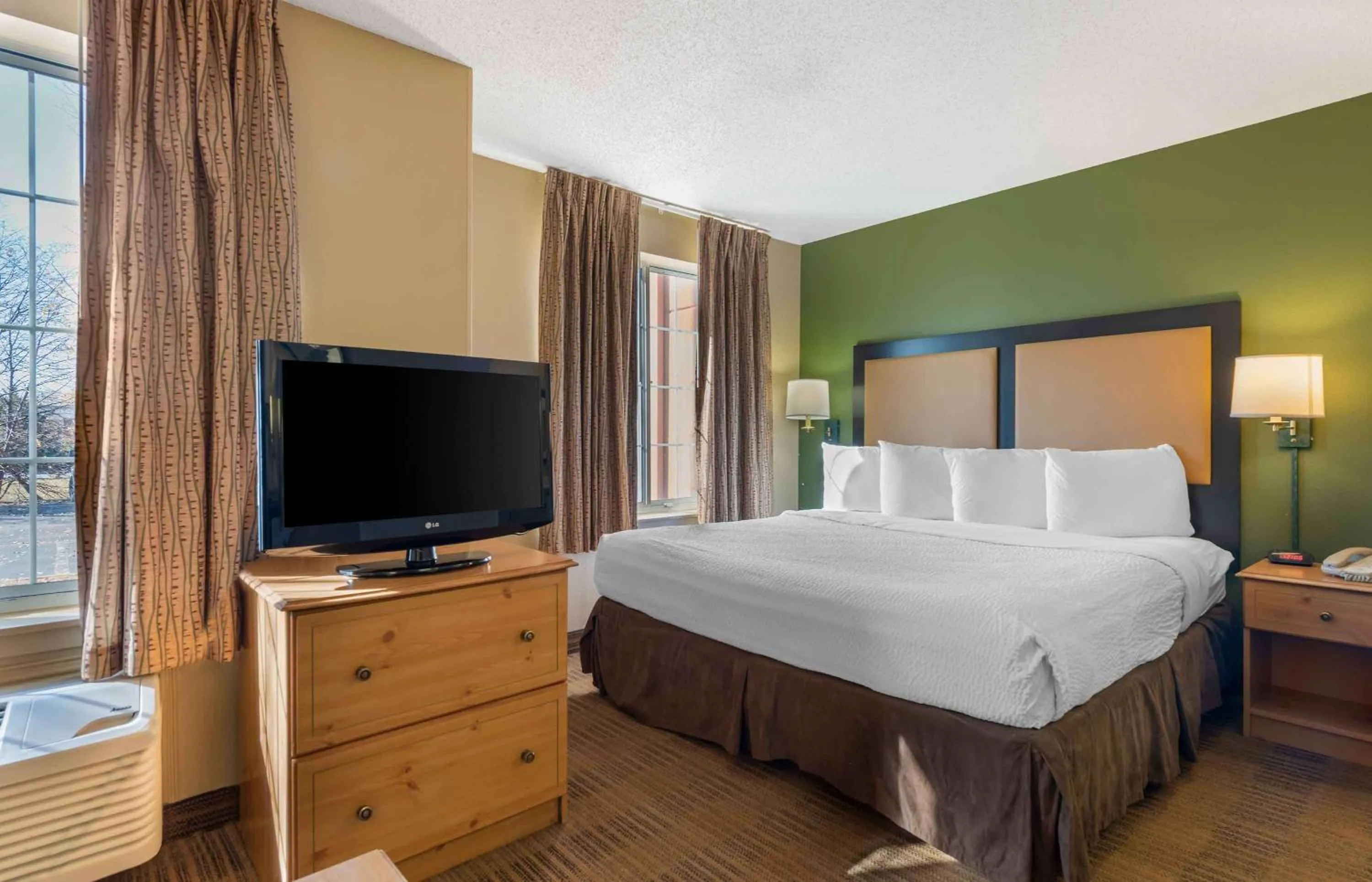 Deluxe Studio with 1 King Bed - Non-Smoking in Extended Stay America Suites - Minneapolis - Airport - Eagan - North
