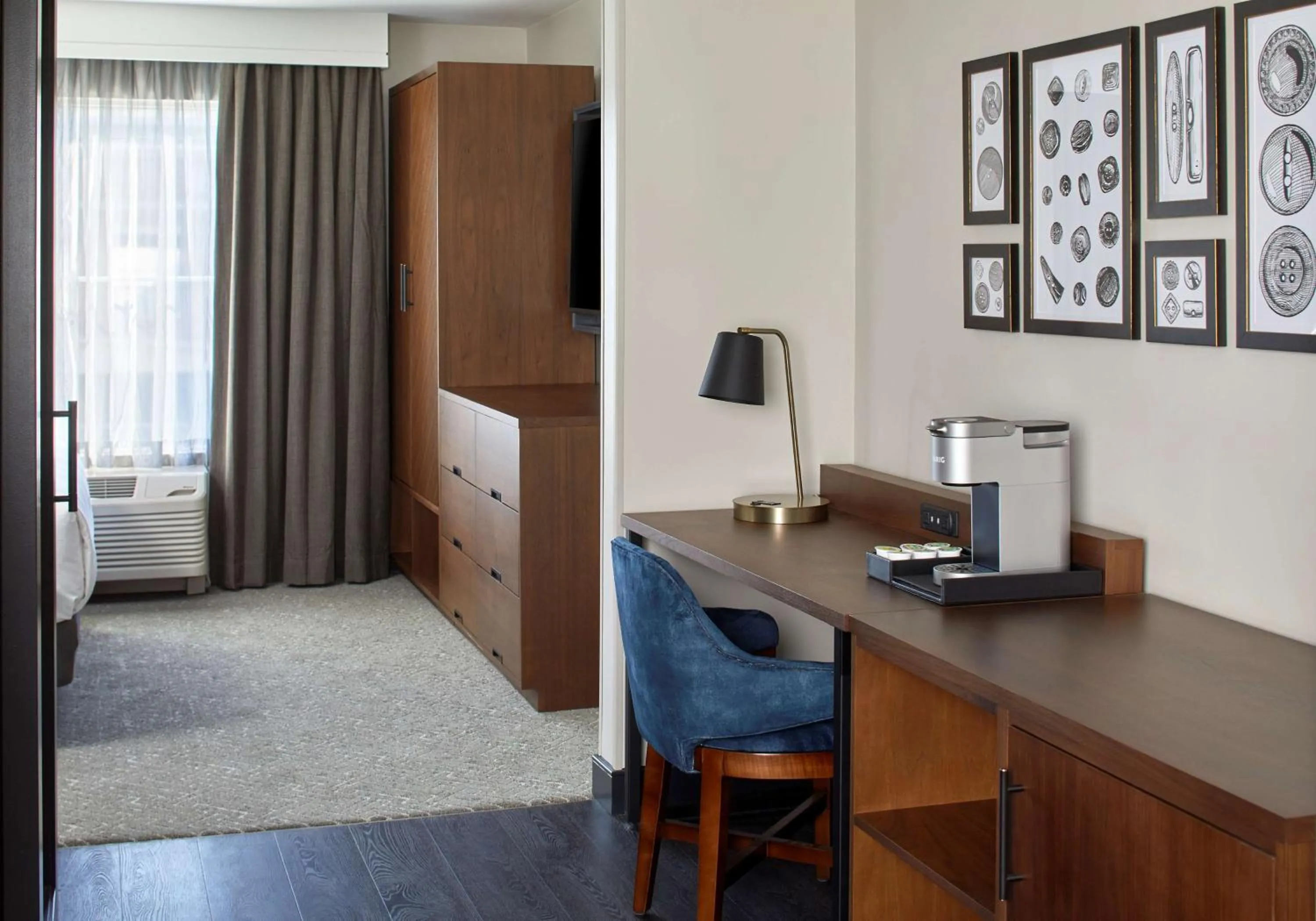 King Studio Suite in Cumberland House Knoxville, Tapestry Collection by Hilton