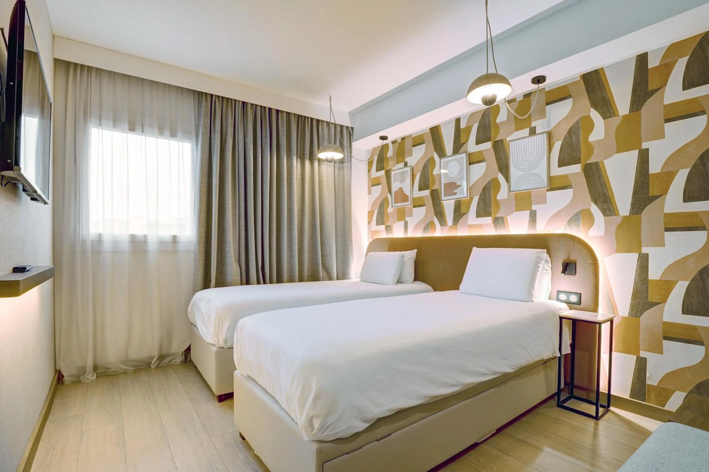 Twin Room in Kyriad Marseille Palais Des Congrès – Vélodrome