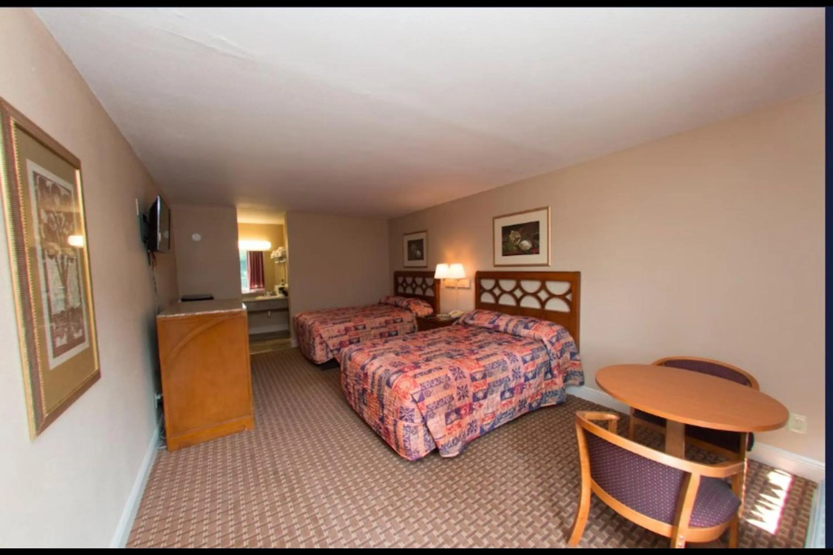 2 Full Beds Non-Smoking in Audubon Inn Port Allen I-10