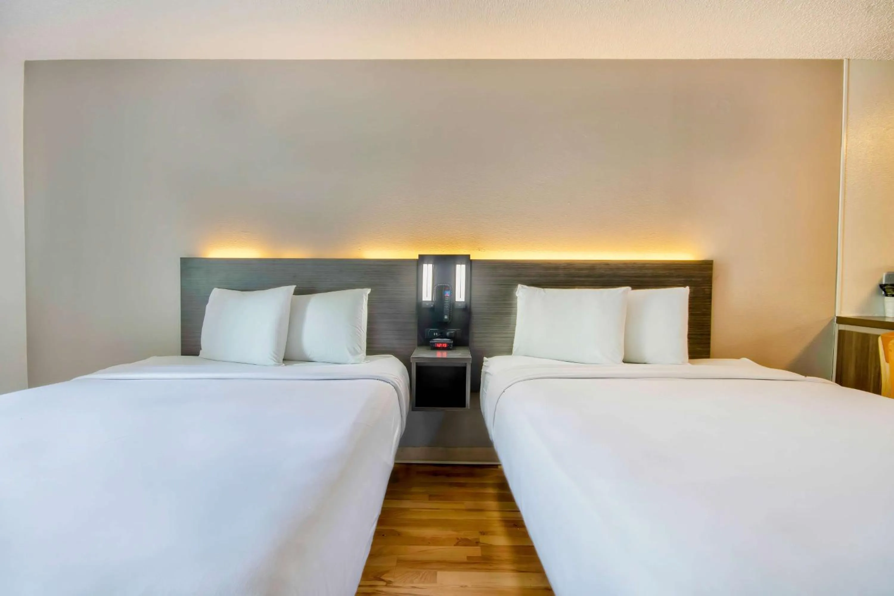 Quadruple Room - Smoking in Studio 6-San Antonio, TX - Medical Center