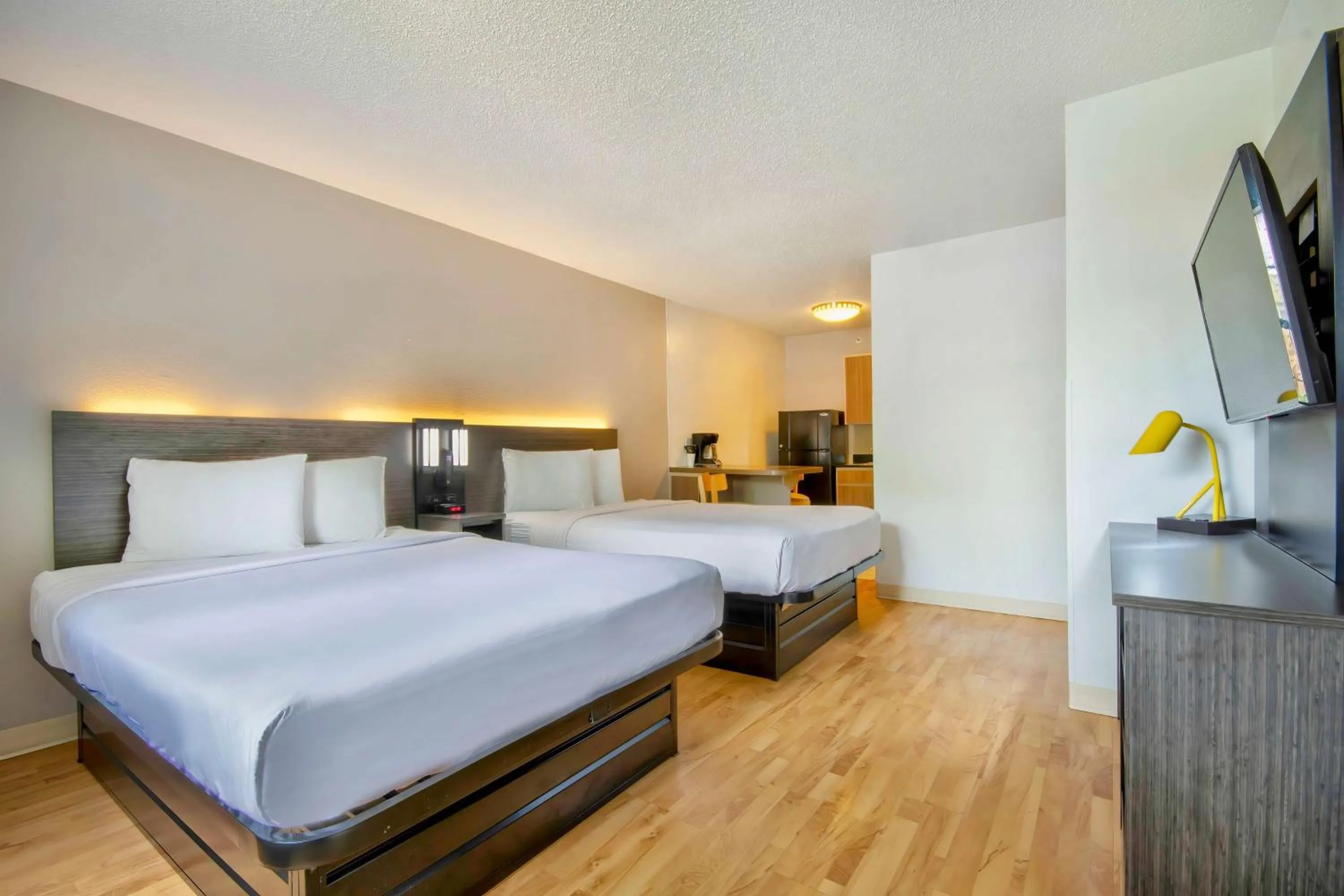 Queen Suite in Studio 6-San Antonio, TX - Medical Center