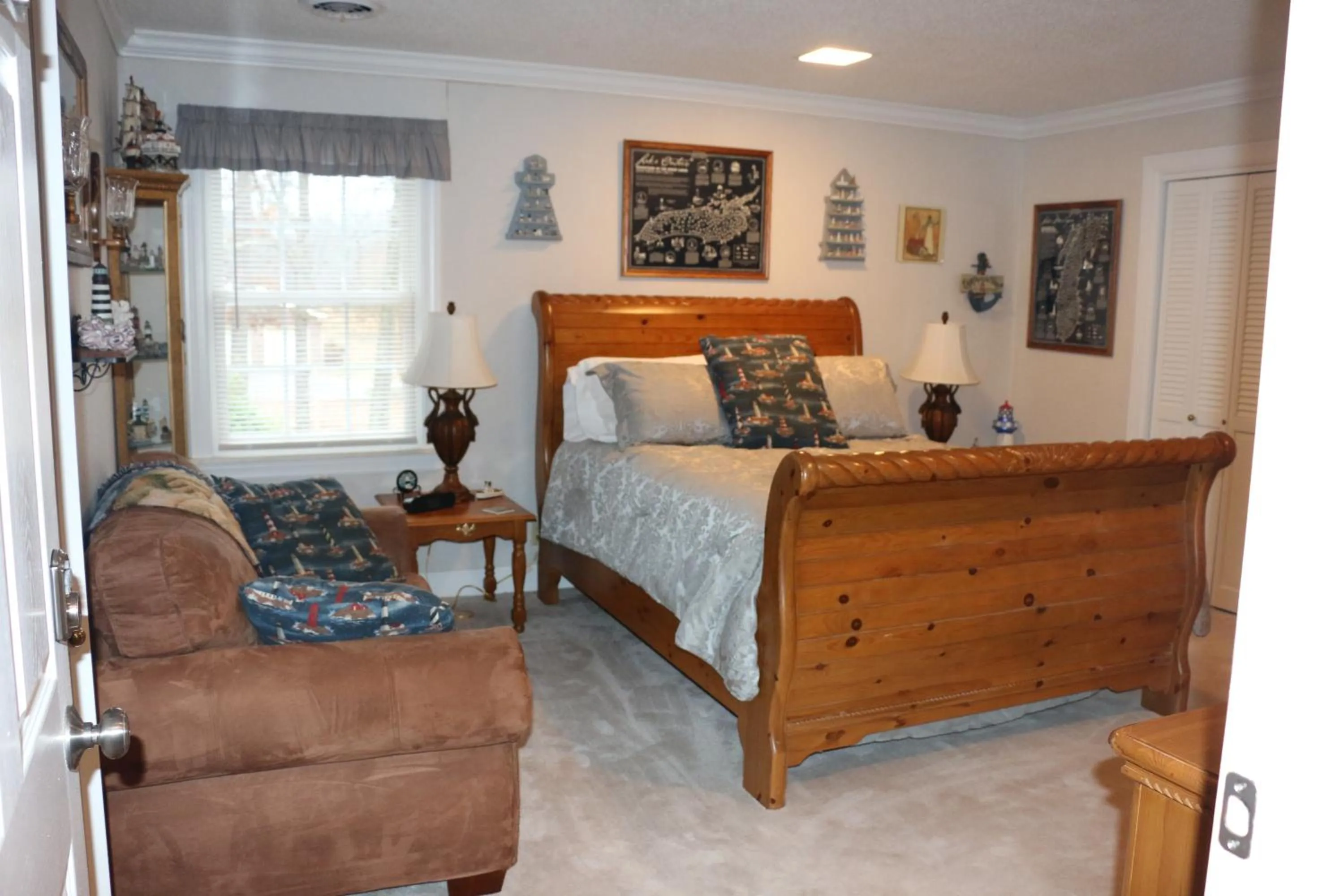 Deluxe Queen Room in Cedar Grove Inn