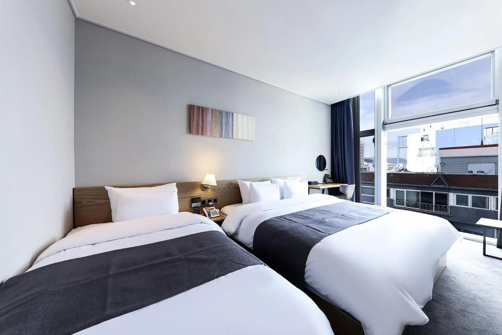 Deluxe Twin Room in Ocean The Point Hotel Busan