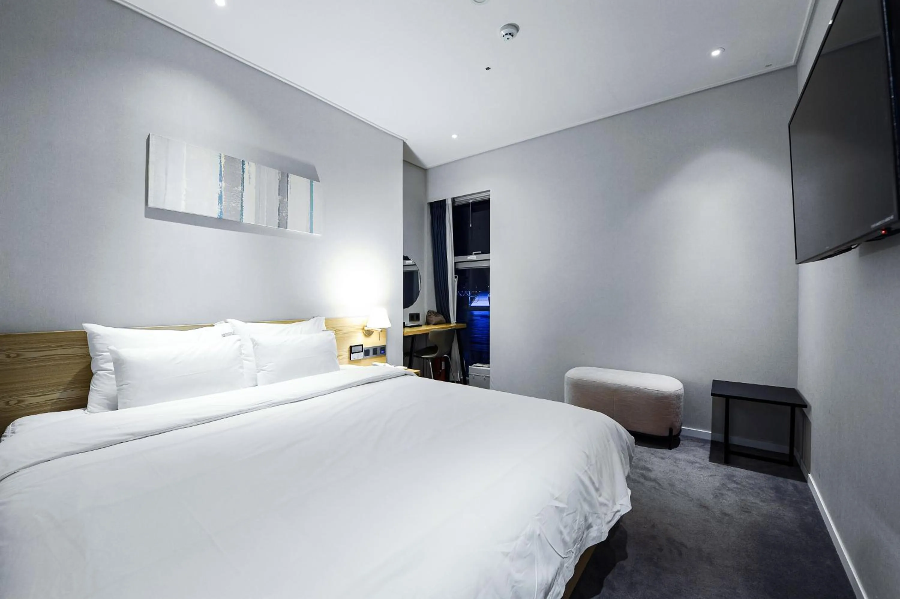 Deluxe Double Room in Ocean The Point Hotel Busan