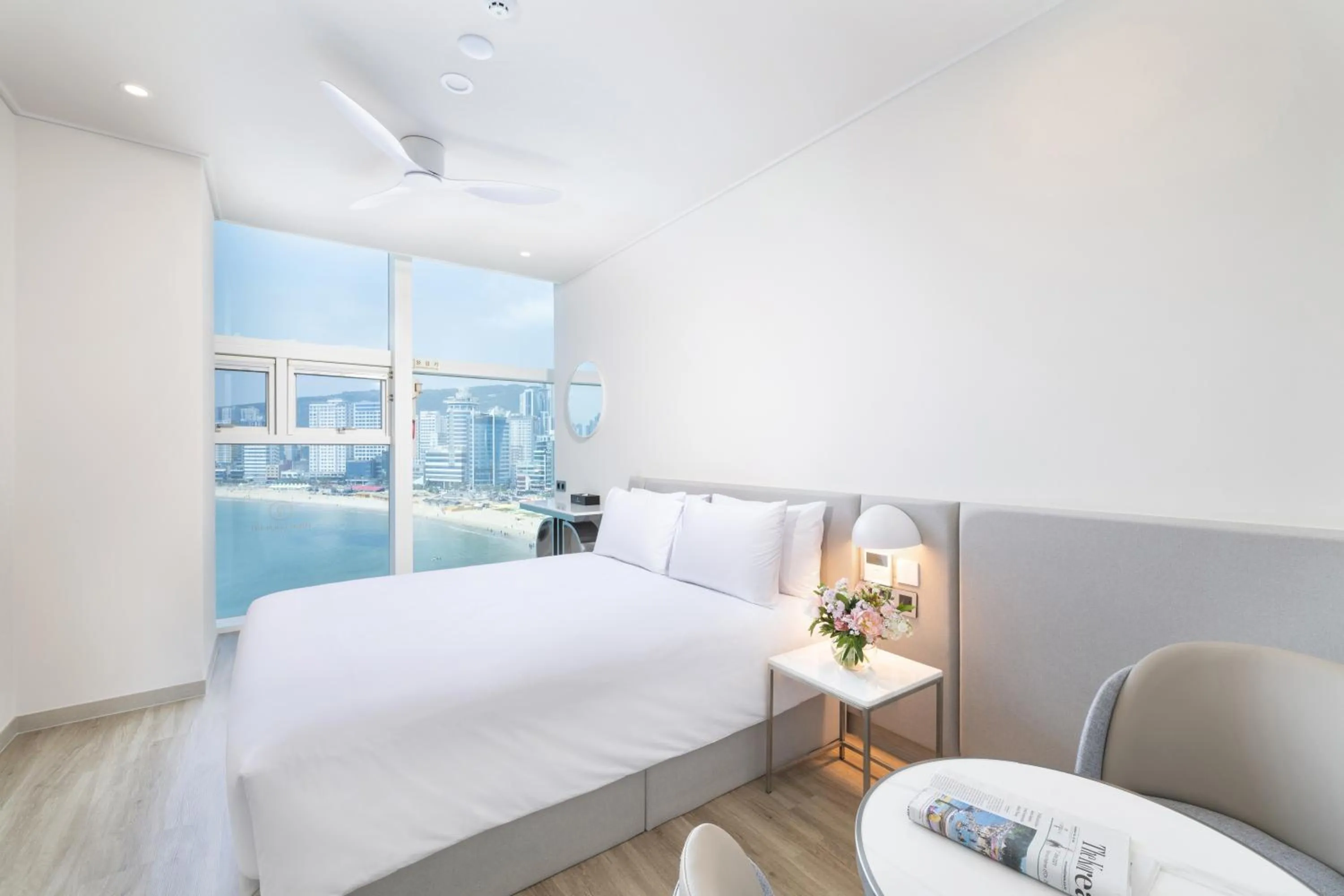 Suite with Sea View in Ocean The Point Hotel Busan