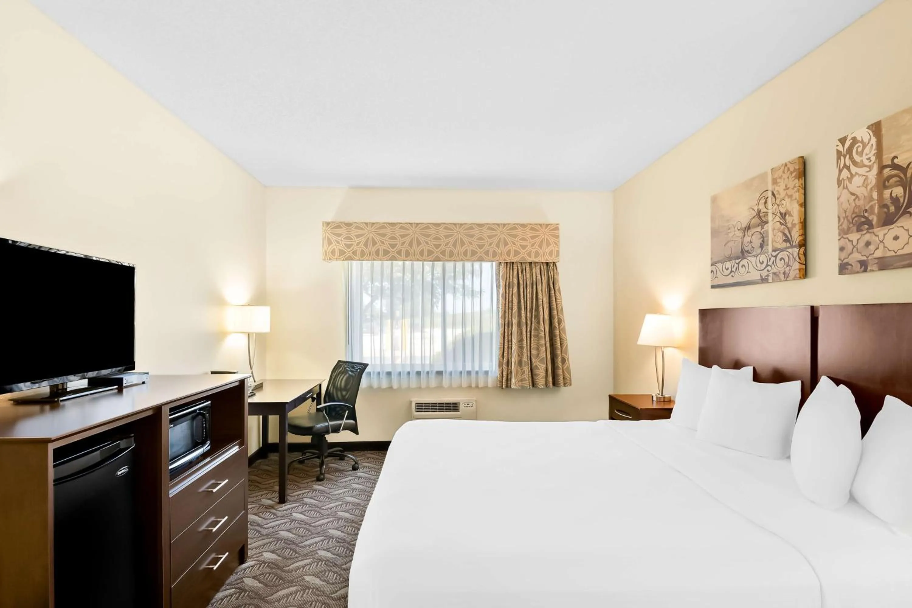 Two Room Suite with King Bed in Best Western Nebraska City Inn