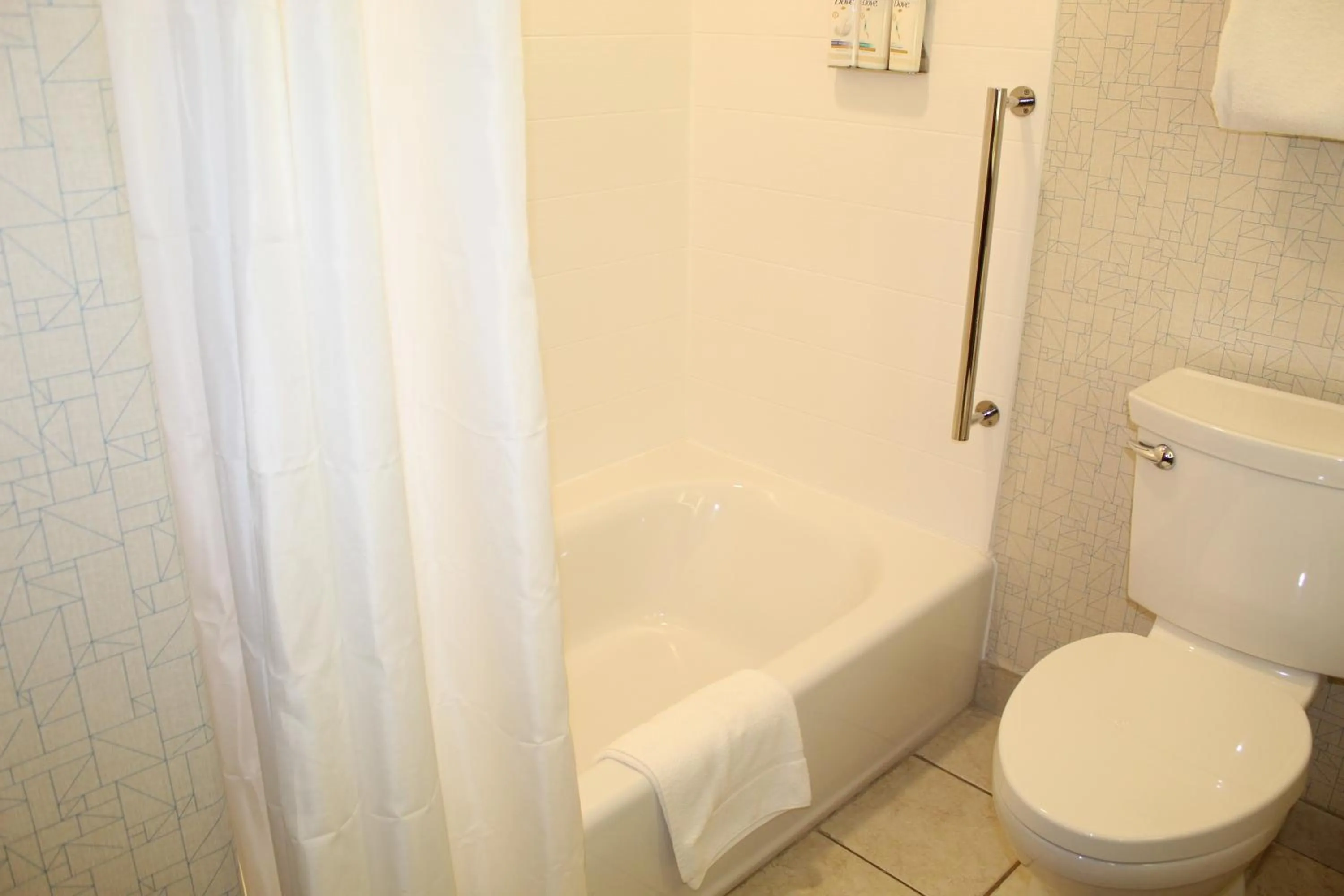 Standard King Room with Extra Floor Space in Holiday Inn Express & Suites - Beloit by IHG