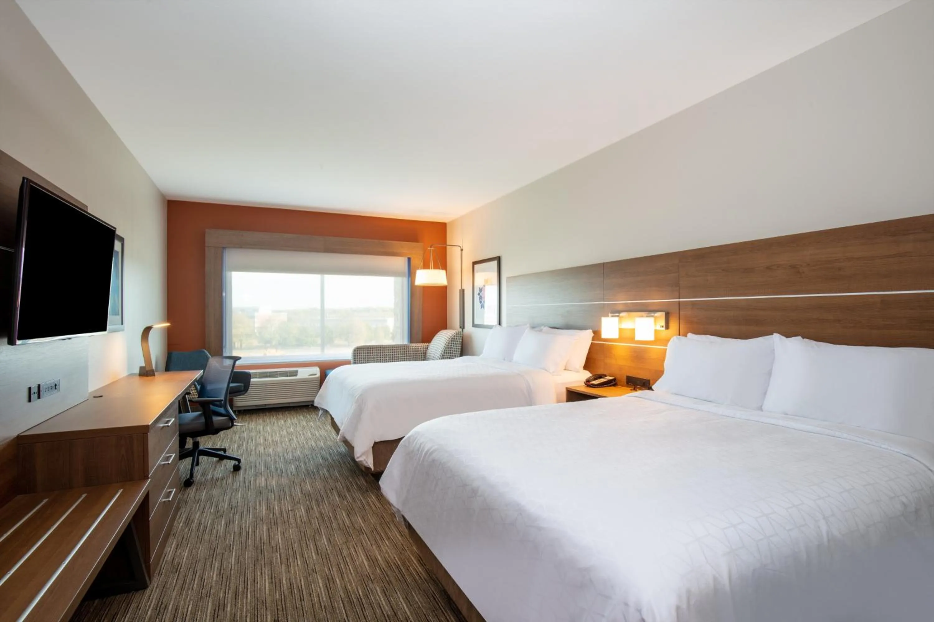 Queen Suite with Two Queen Beds in Holiday Inn Express & Suites - Beloit by IHG