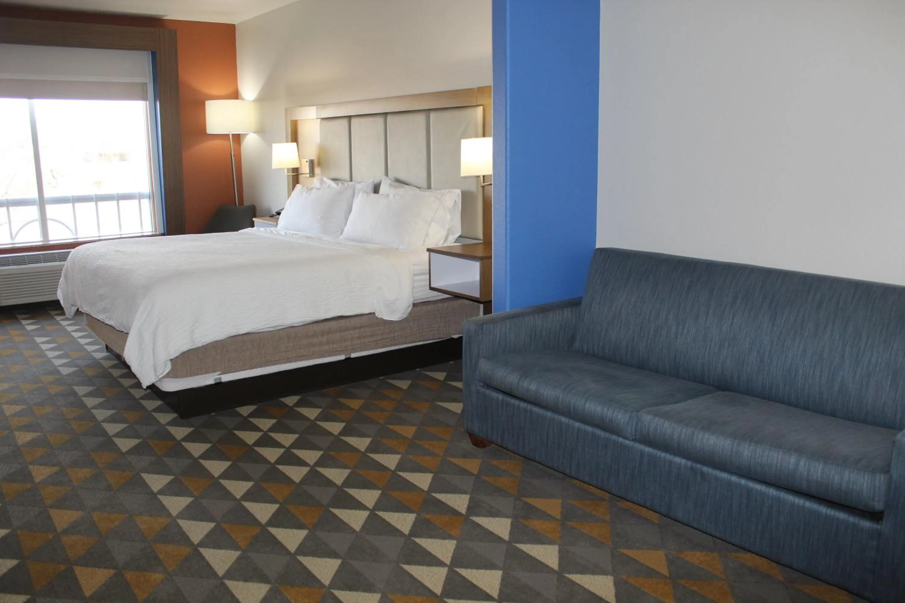 King Suite with Sofa Bed in Holiday Inn Express & Suites - Beloit by IHG