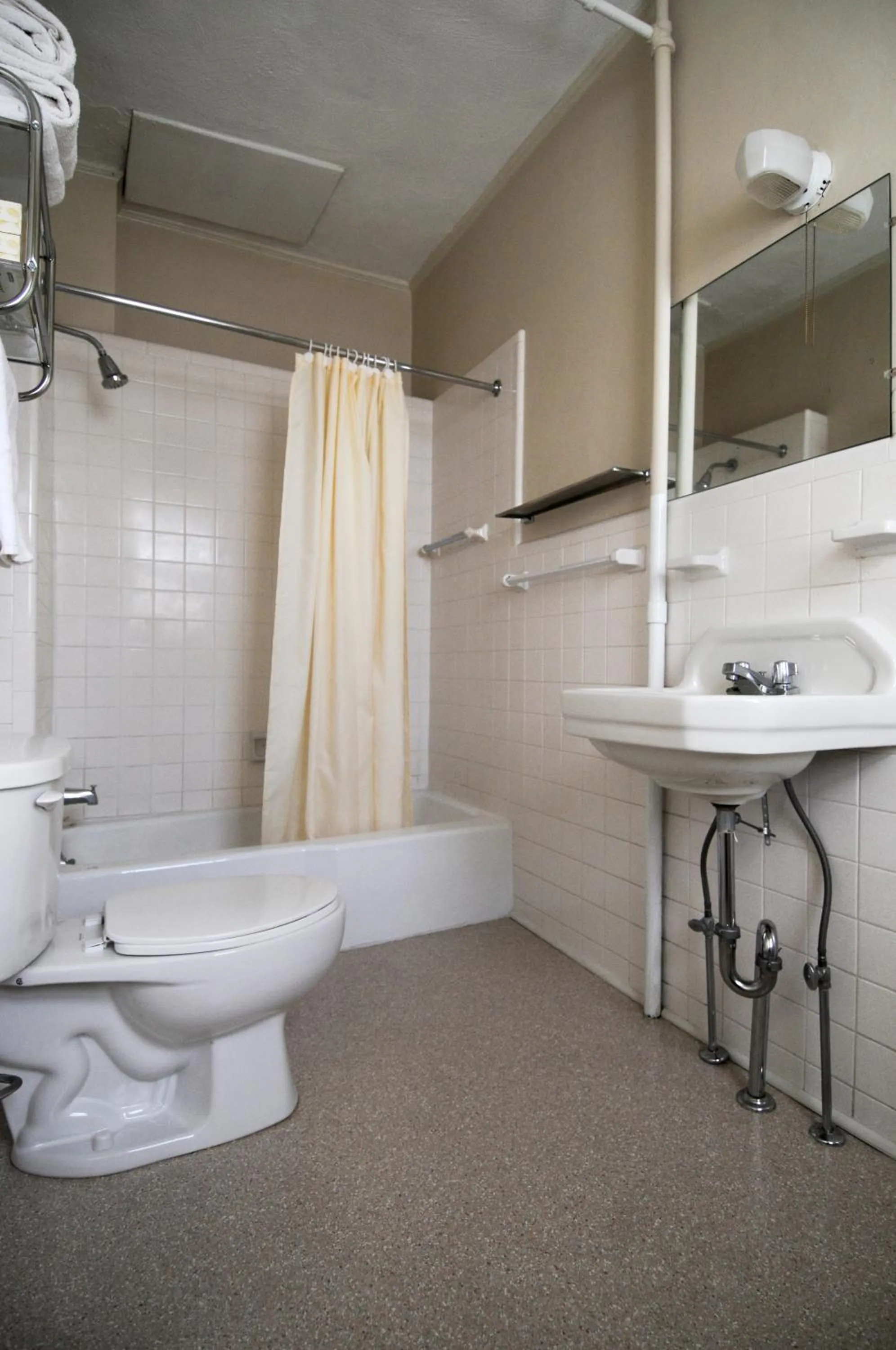 Queen Room with Twin Bed in Hotel Coolidge