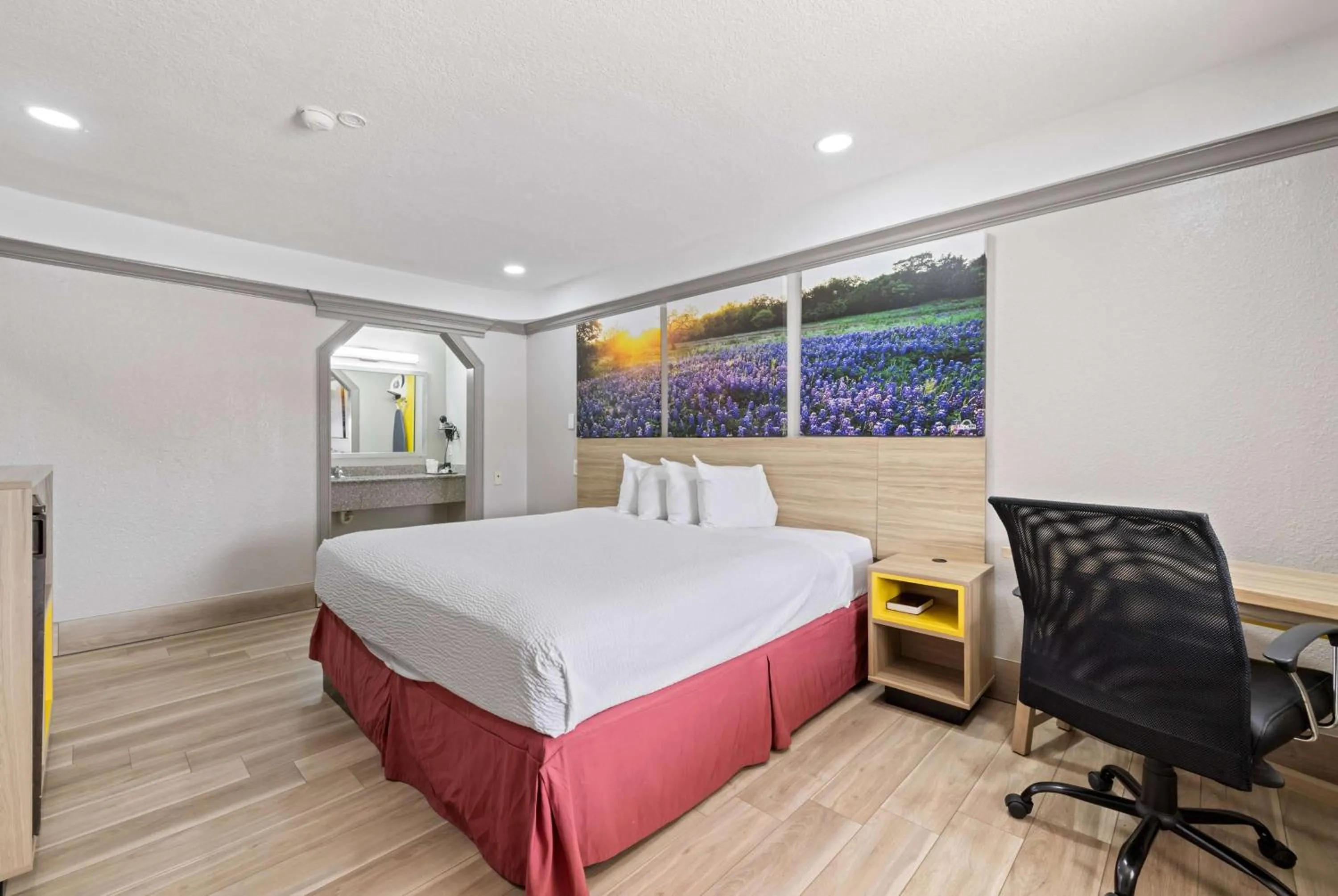 King Room - Non-Smoking in Days Inn by Wyndham Kenedy Karnes City