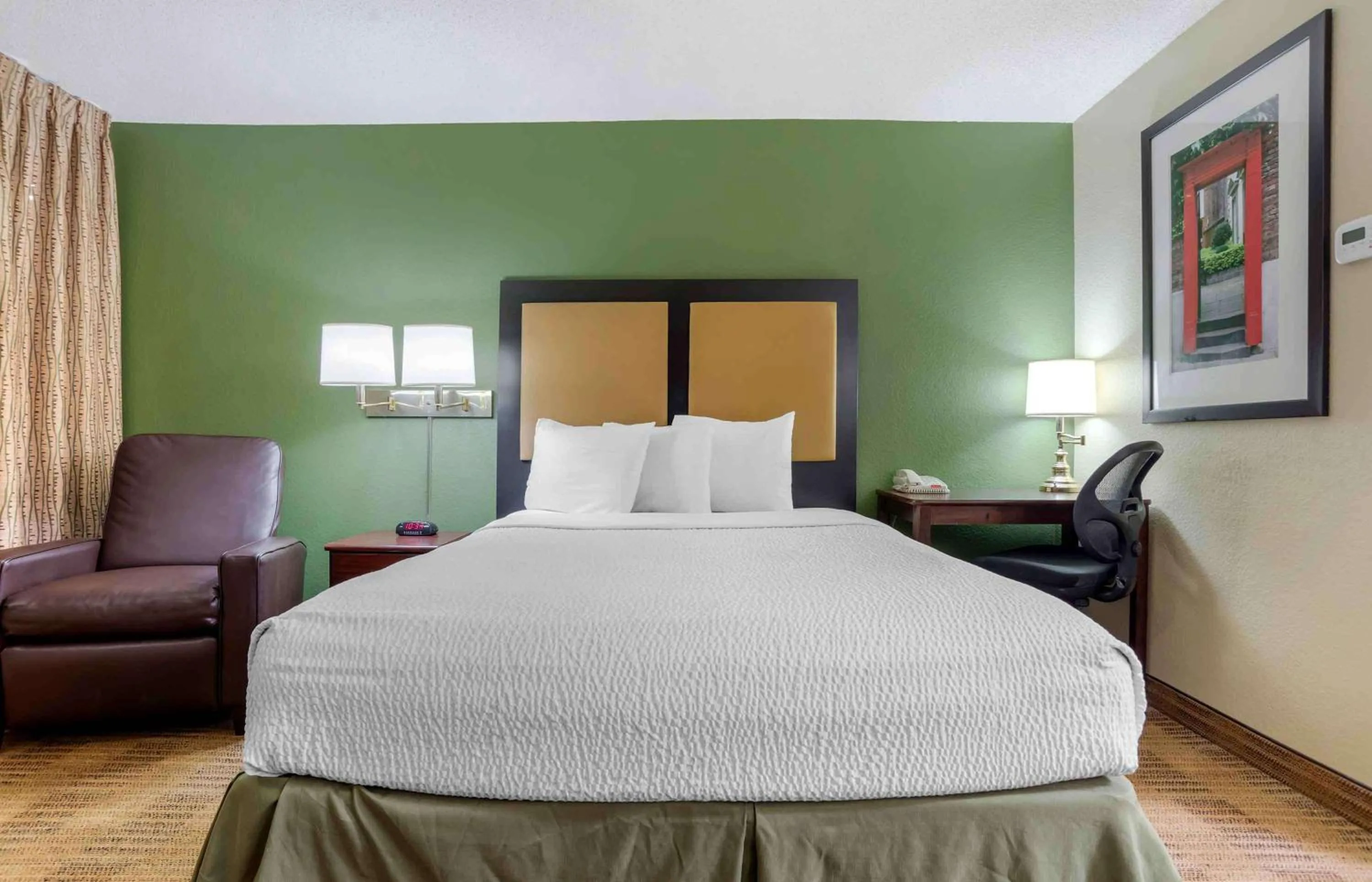 Queen Studio - Non-Smoking in Extended Stay America Suites Washington DC Germantown Town Center