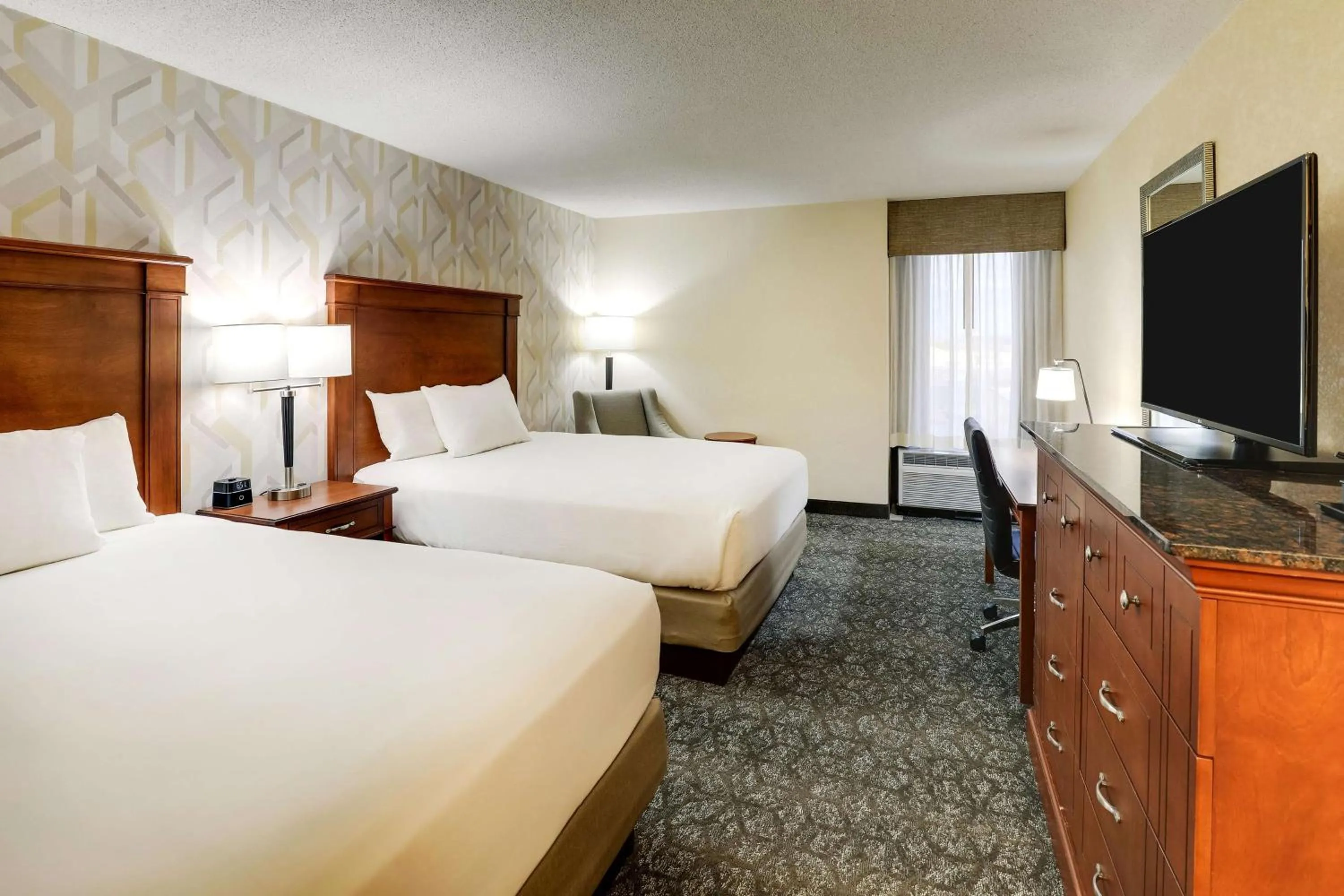 Superior Queen Room with Two Queen Beds in Drury Inn & Suites Marion