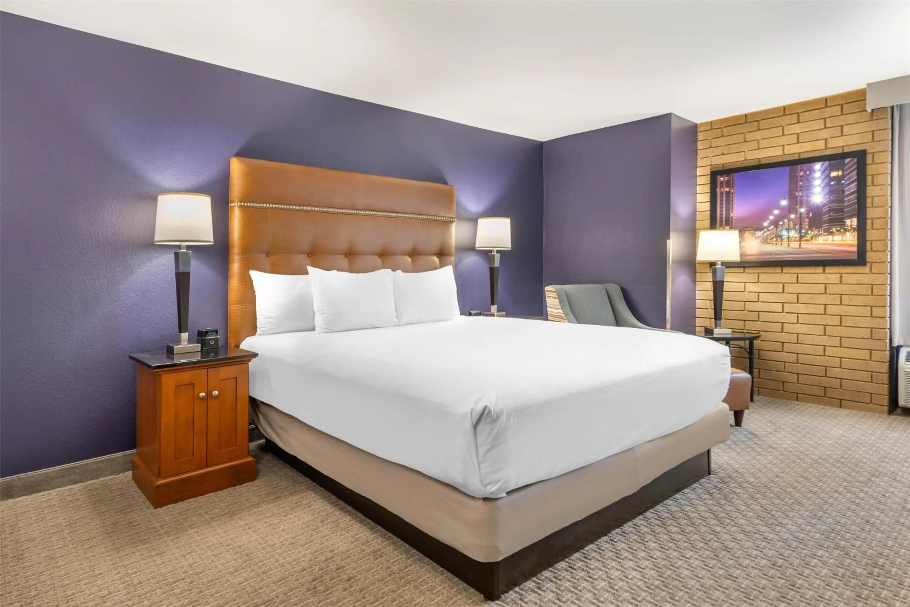 Superior King Room in Drury Inn & Suites Atlanta Morrow