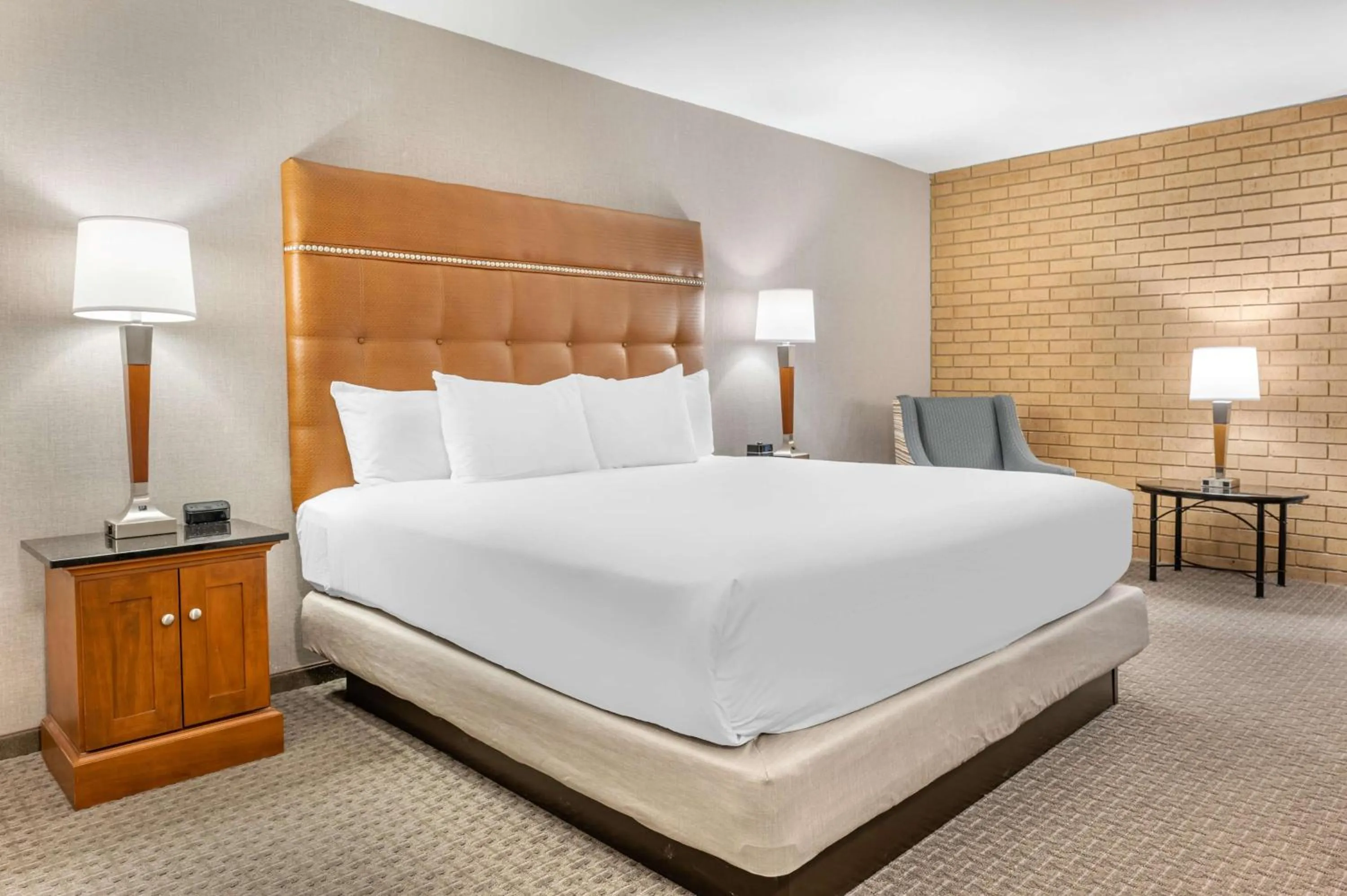 Upper Floor Deluxe King Room in Drury Inn & Suites Champaign