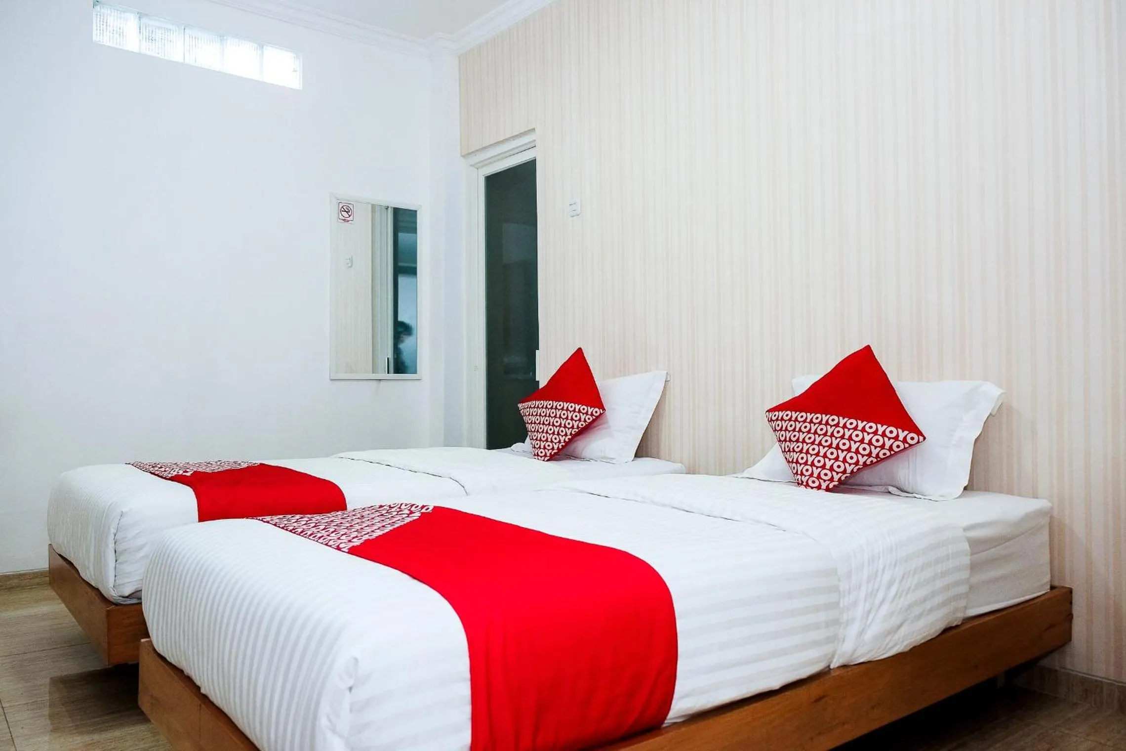 Standard Twin Room in Hotel O 111 Residence