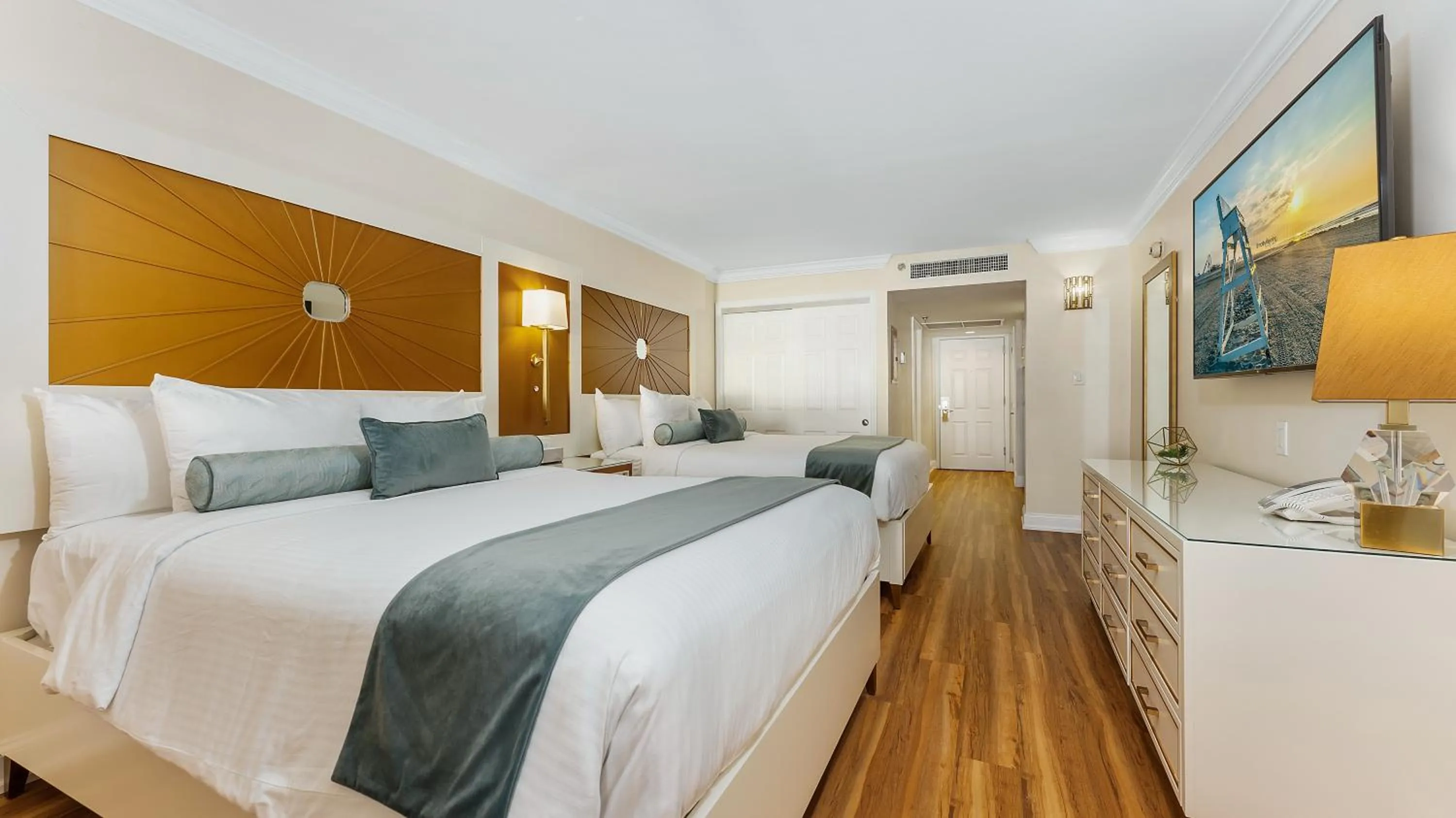 Premium Queen Side Ocean View in La Mer Beachfront Resort