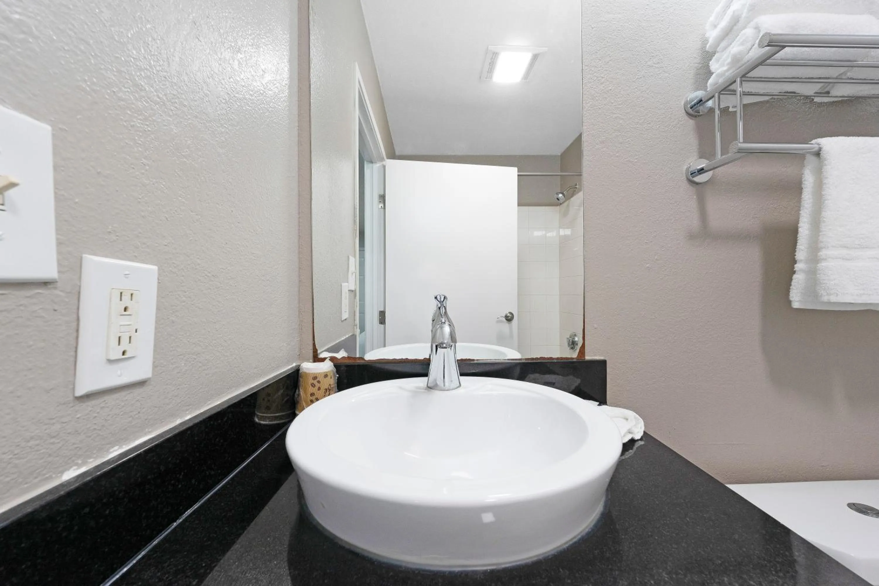 Quadruple Room - Smoking in Studio 6-Tucker, GA - Atlanta Northlake