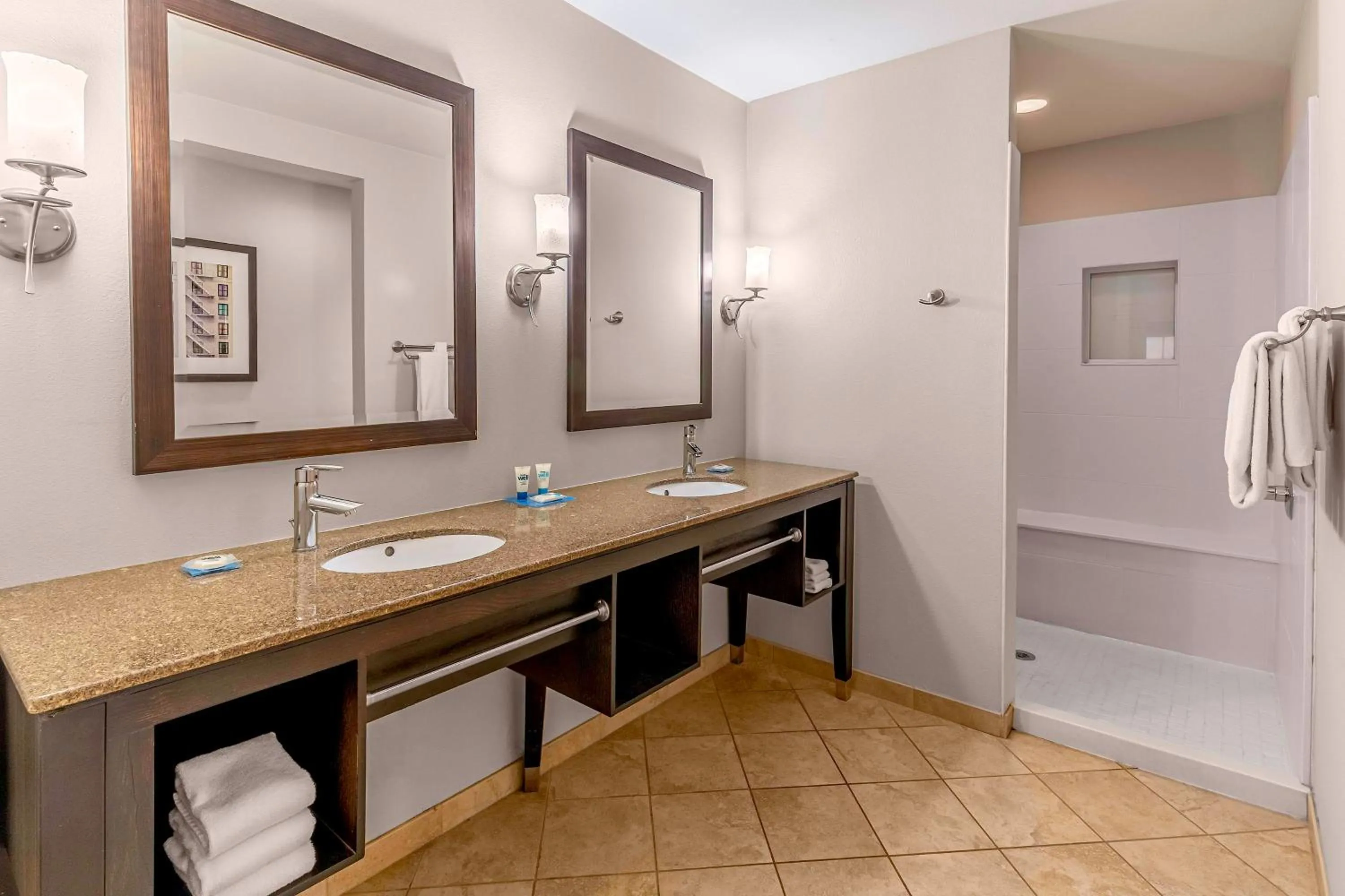 Executive Corner Suite in Hyatt House Richmond - Short Pump