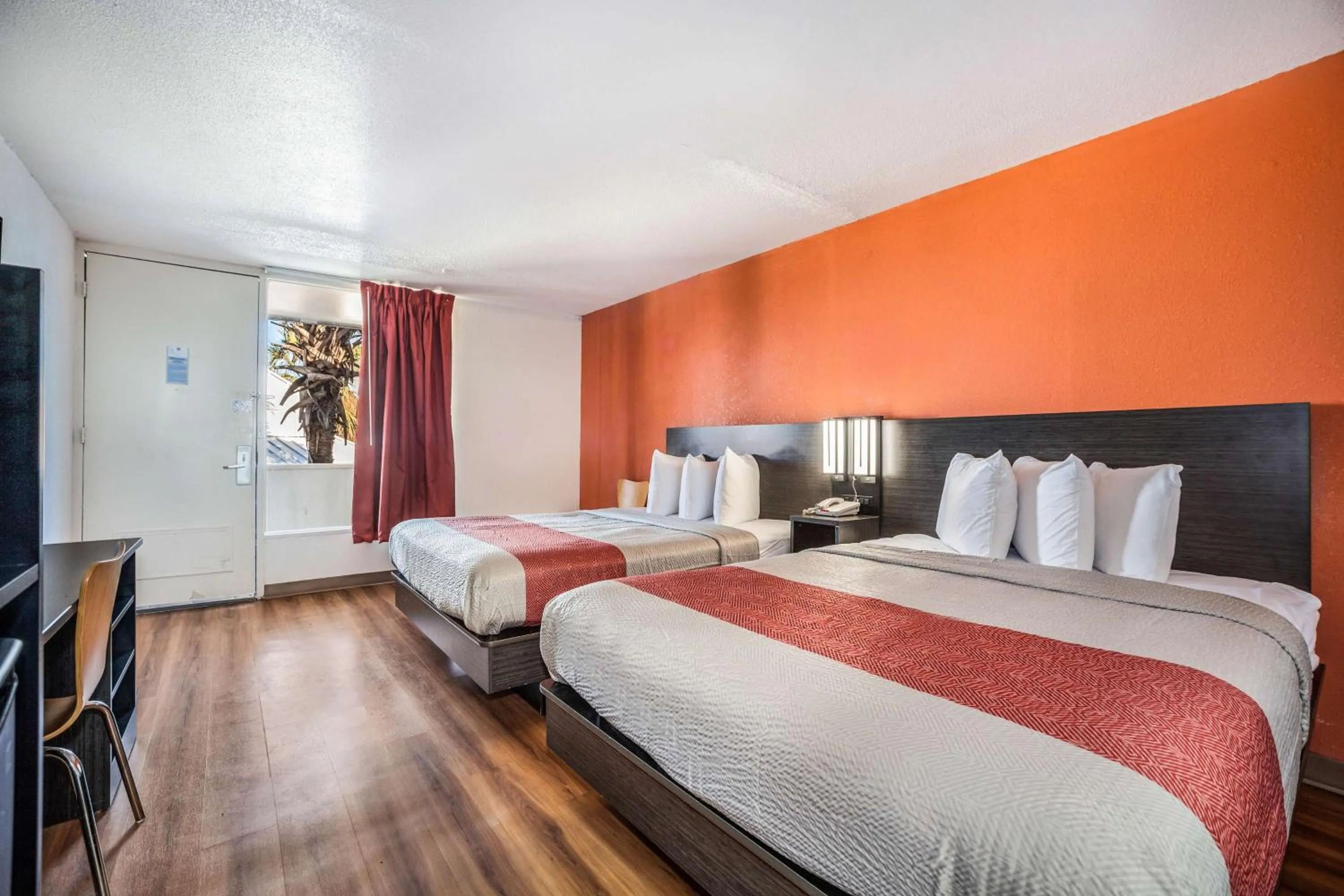 Deluxe Queen Room with Two Queen Beds - Smoking in Motel 6-Florence, SC