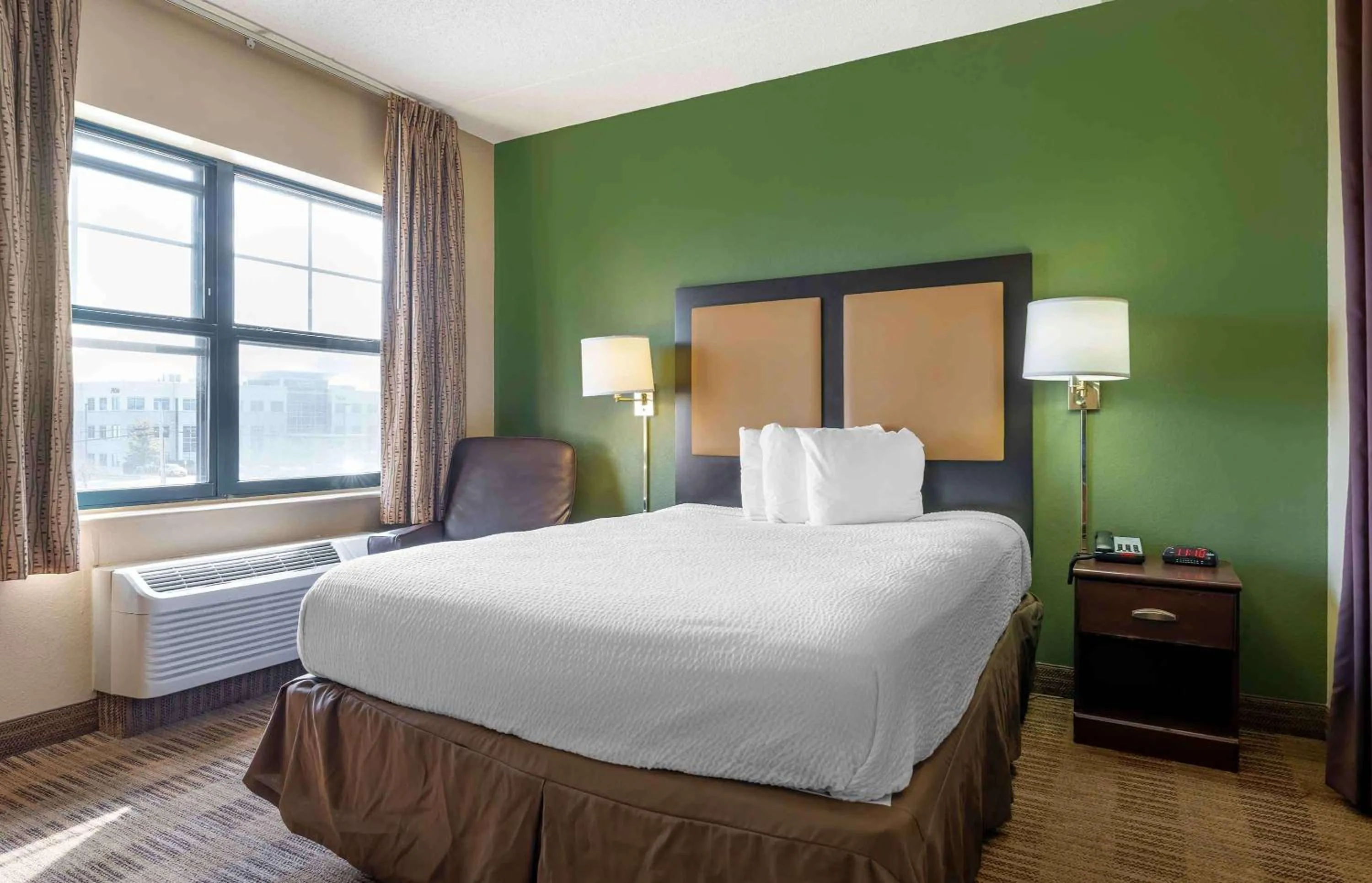Queen studio with 1 Queen Bed - Disability Access/Non-Smoking in Extended Stay America Suites - Chicago - Midway