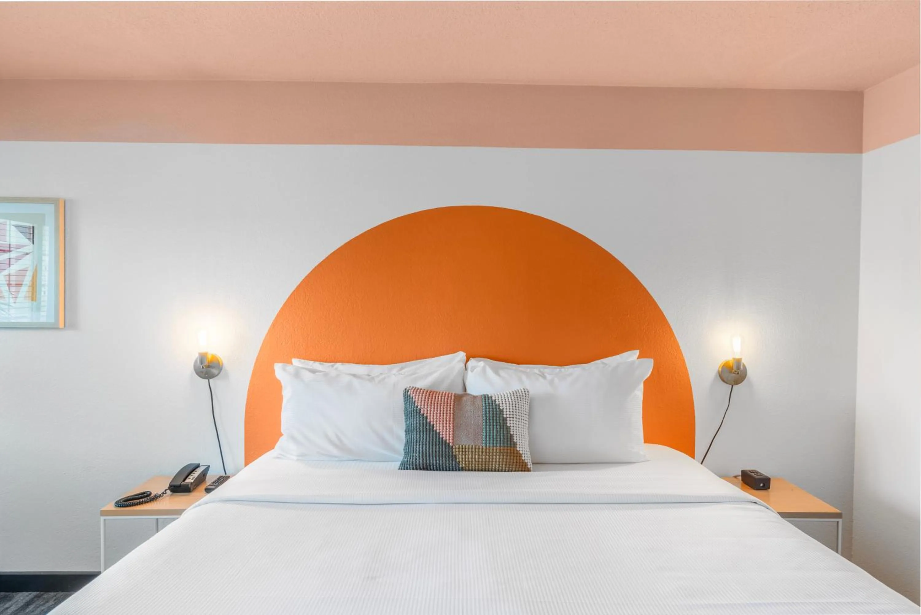 Efficiency King Room - Non Smoking in The Sandman Santa Rosa Sonoma, an Ascend Collection Hotel