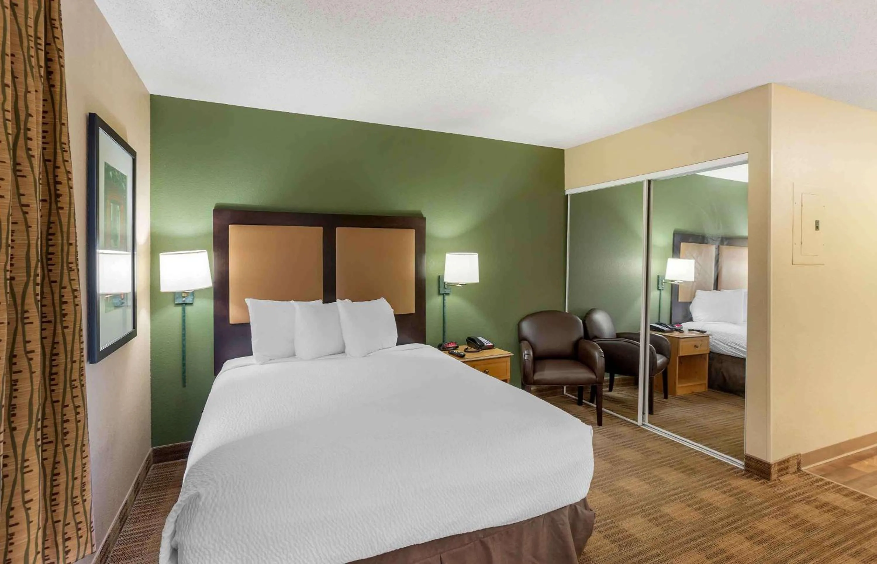 Queen studio with 1 Queen Bed - Disability Access/Non-Smoking in Extended Stay America Suites - Philadelphia - Horsham - Dresher Rd