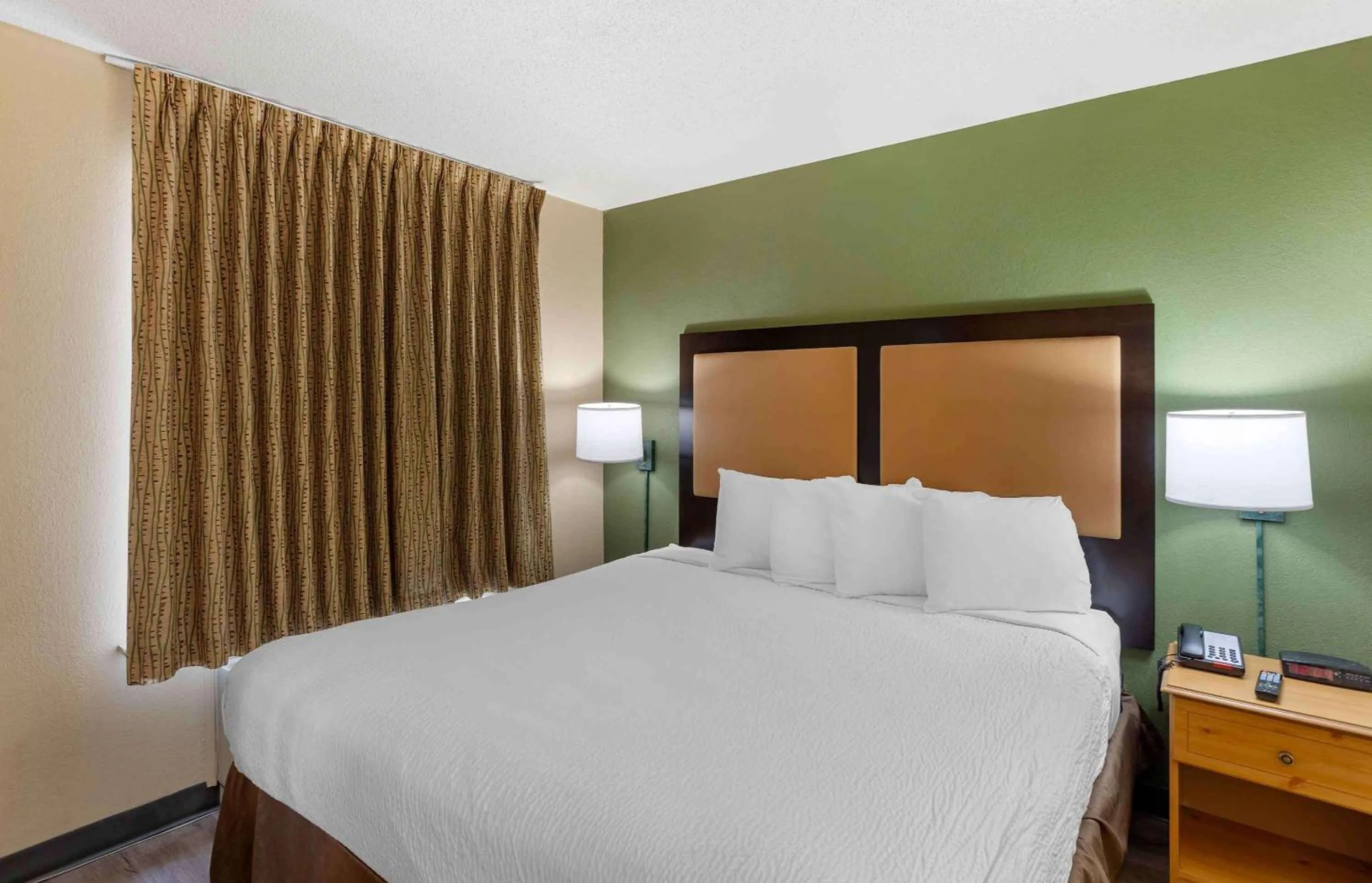 Deluxe Studio with 1 King Bed - Non-Smoking in Extended Stay America Suites - Philadelphia - Horsham - Dresher Rd