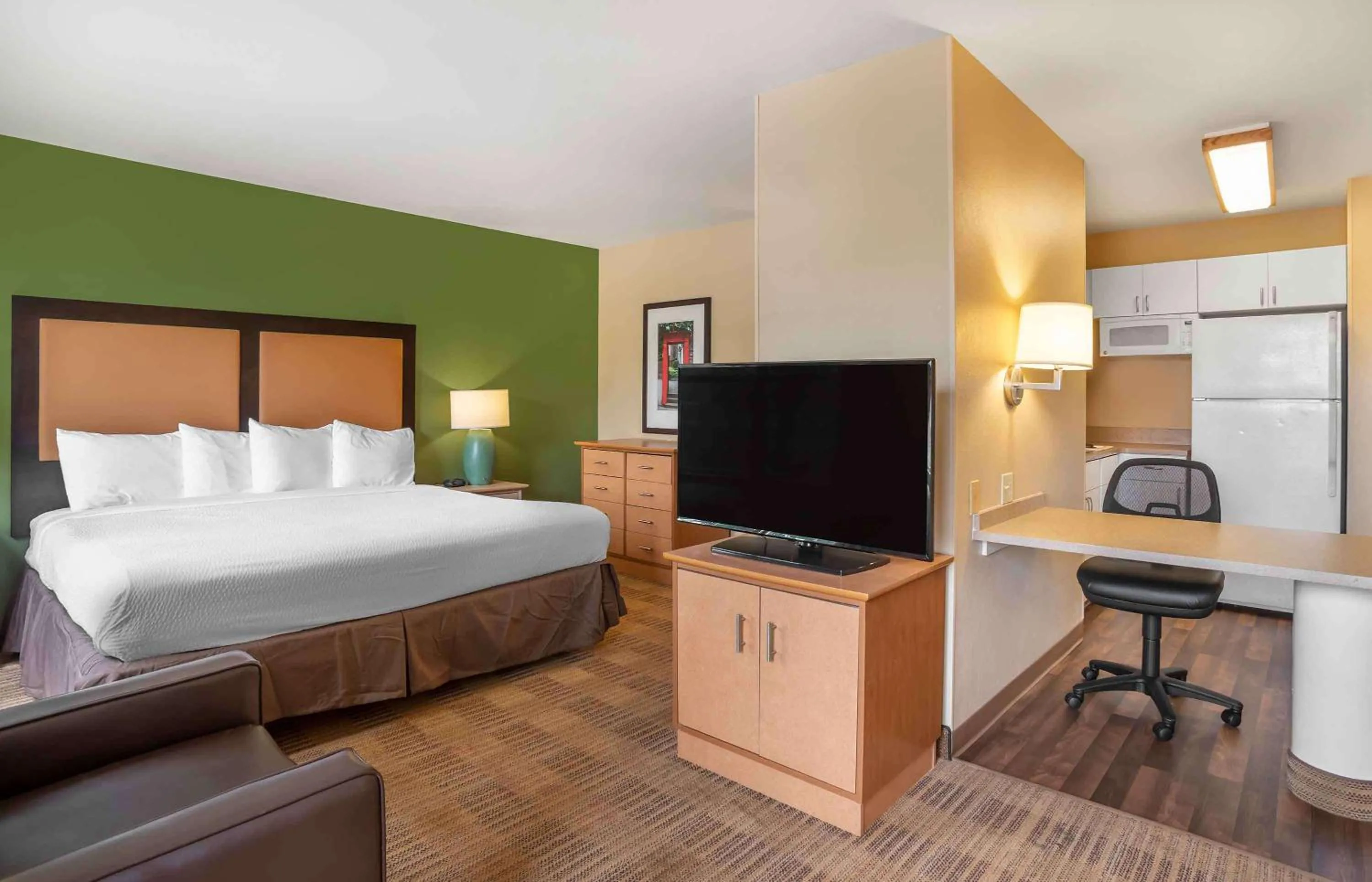 Deluxe Studio with 1 King Bed - Non-Smoking in Extended Stay America Suites - Columbia - Columbia Corporate Park